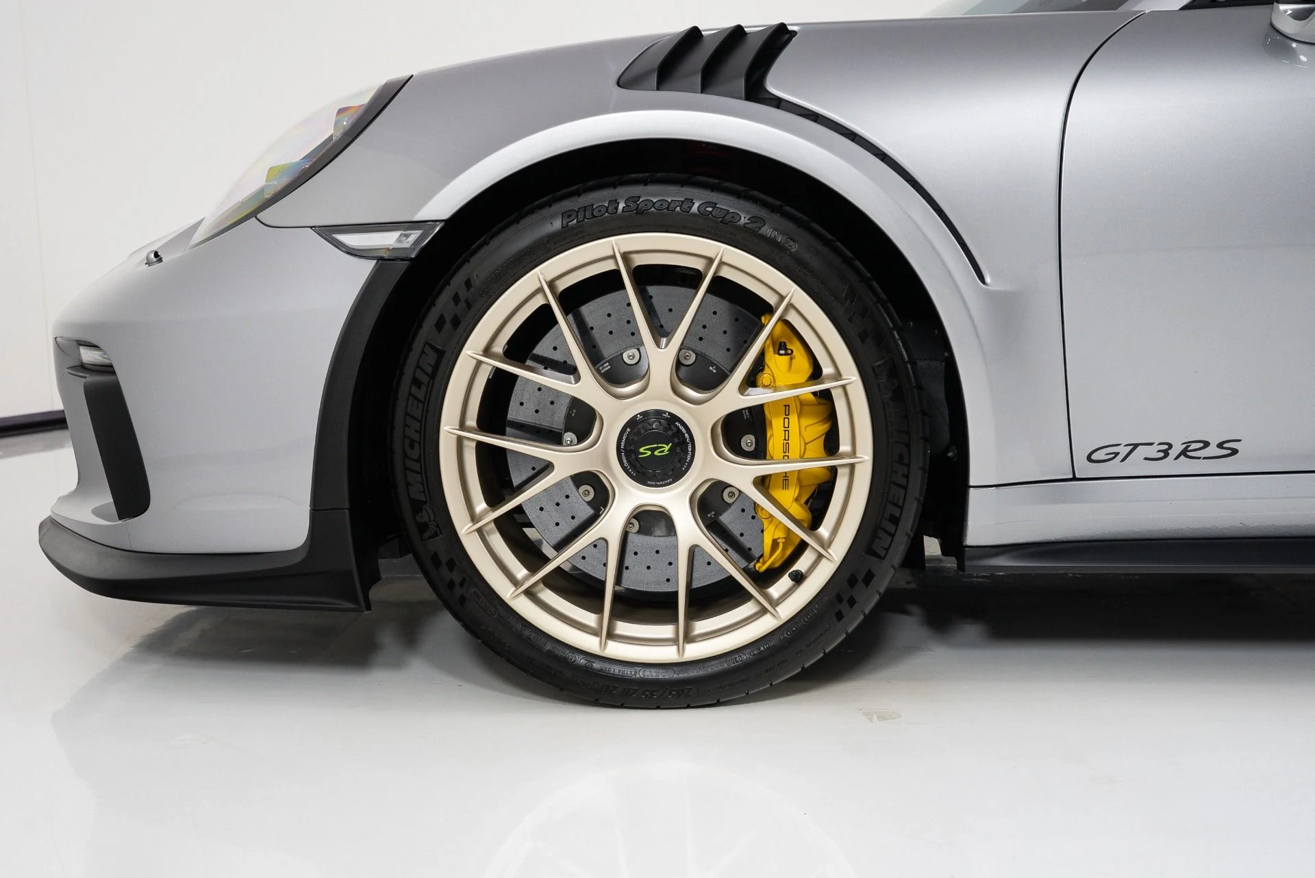 mph009_284968238_Used_2019_Porsche_911_GT_3_RS_1786043981_3f5a4117ae