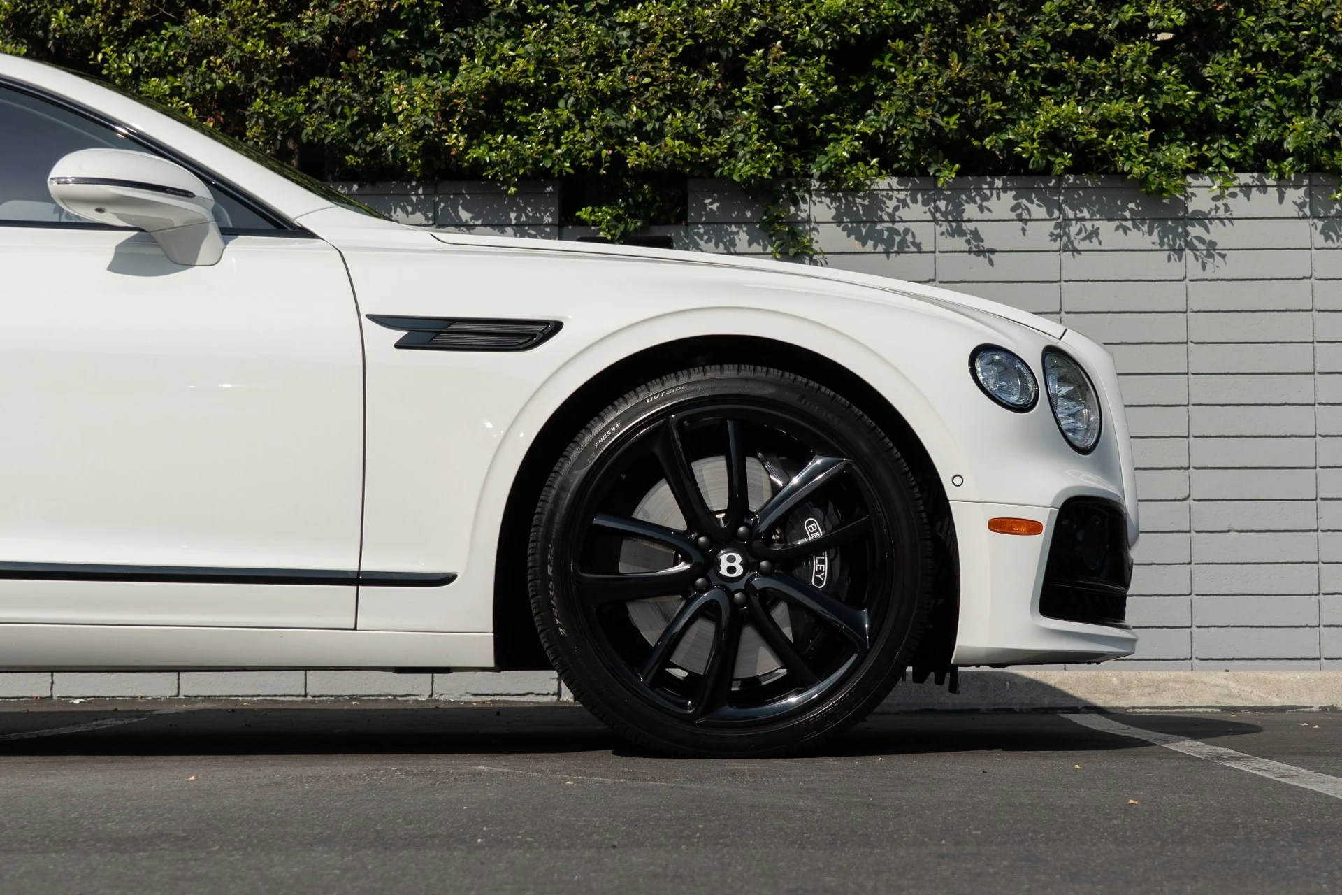 mph009_2851898604_Used_2024_Bentley_Flying_Spur_Edition_8_1757964716_e5cd2da56b