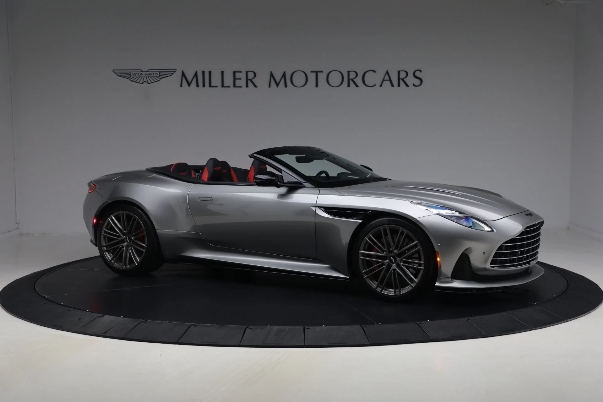 mph009_2855733602_Used_2024_Aston_Martin_DB_12_Volante_1789831142_da9decbd26