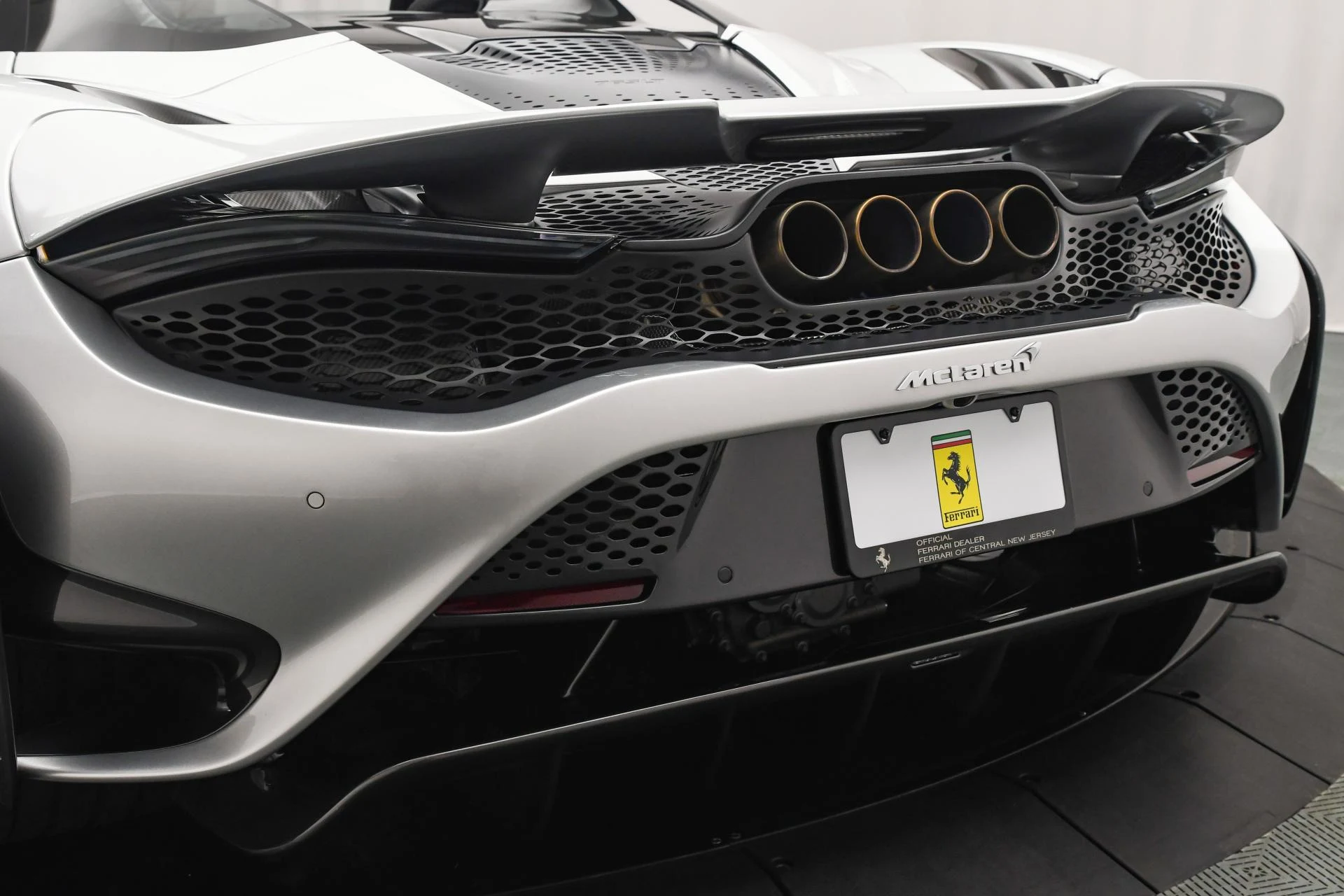 mph009_2856794021_Used_2022_Mc_Laren_765_LT_1755763701_1e6ec56fc7