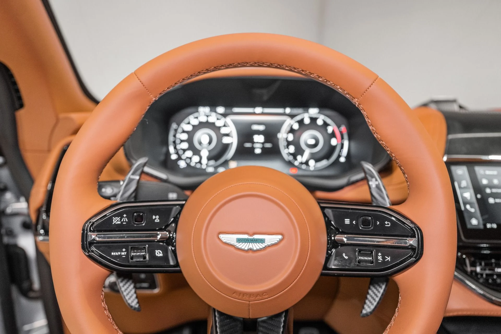 mph009_2869773500_New_2026_Aston_Martin_DBX_S_1780937216_06fb1d9da2
