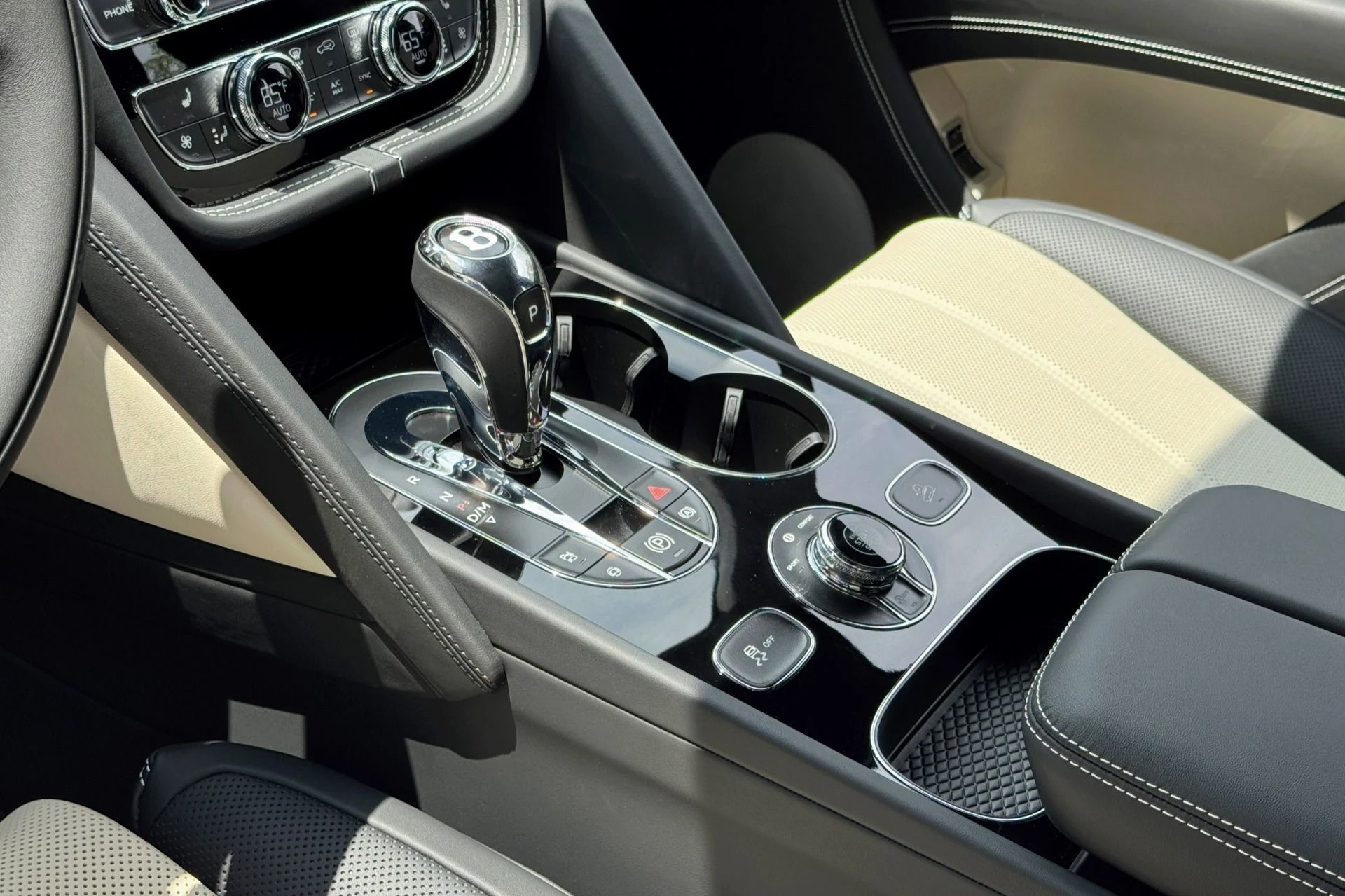 mph009_2873548172_New_2025_Bentley_Bentayga_V8_1757940189_c7be186f2f