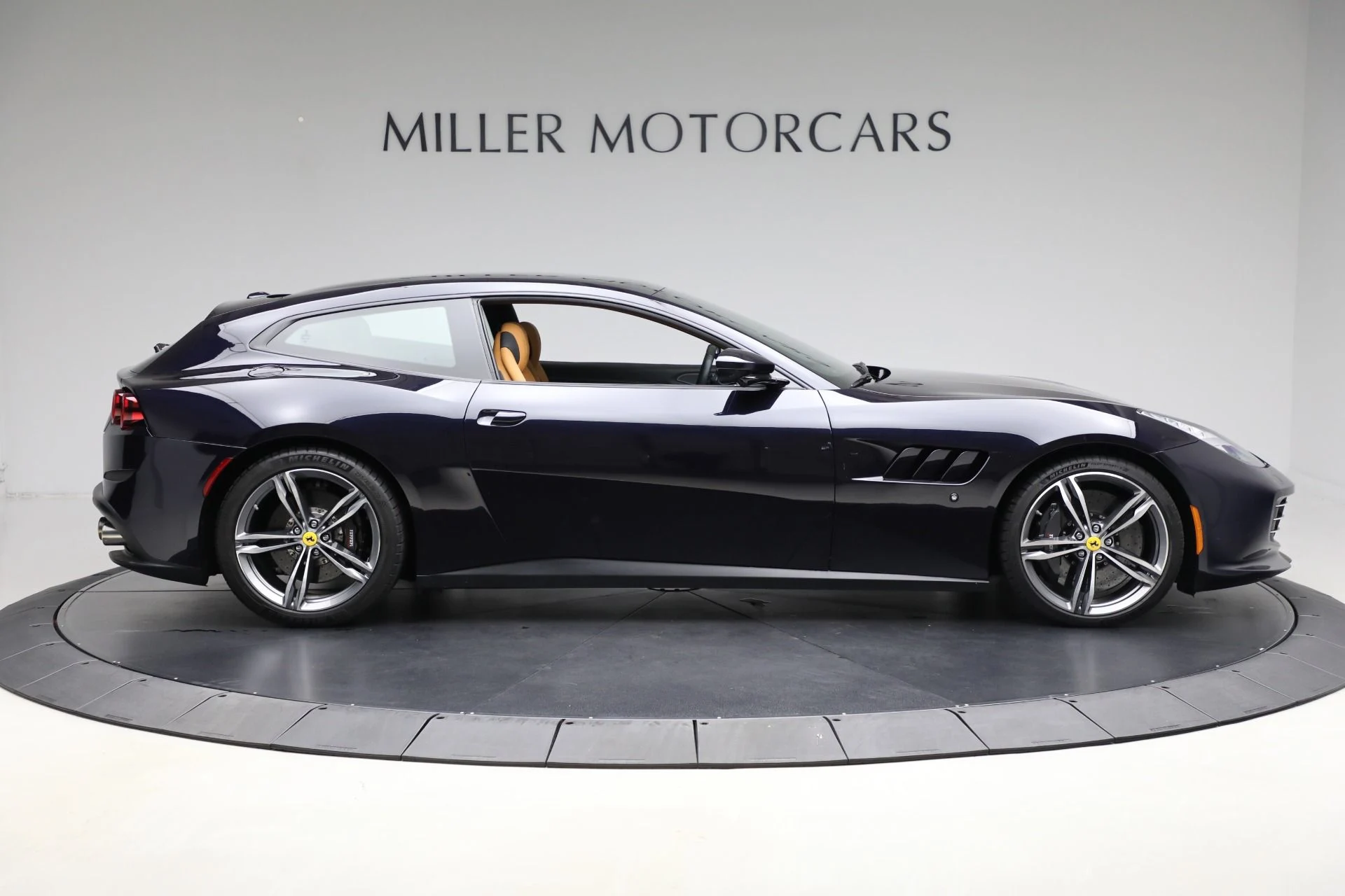 mph009_2876175243_Used_2020_Ferrari_GTC_4_Lusso_1764032069_5ccbd0fcc7