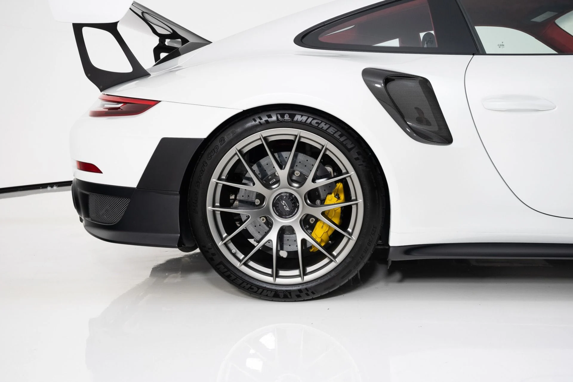 mph009_2881480109_Used_2018_Porsche_911_GT_2_RS_1755537999_7349e794cc