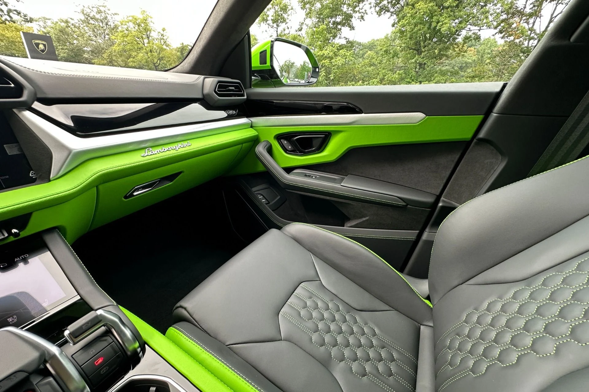 mph009_2887092707_New_2026_Lamborghini_Urus_SE_1788785792_48f4da450a