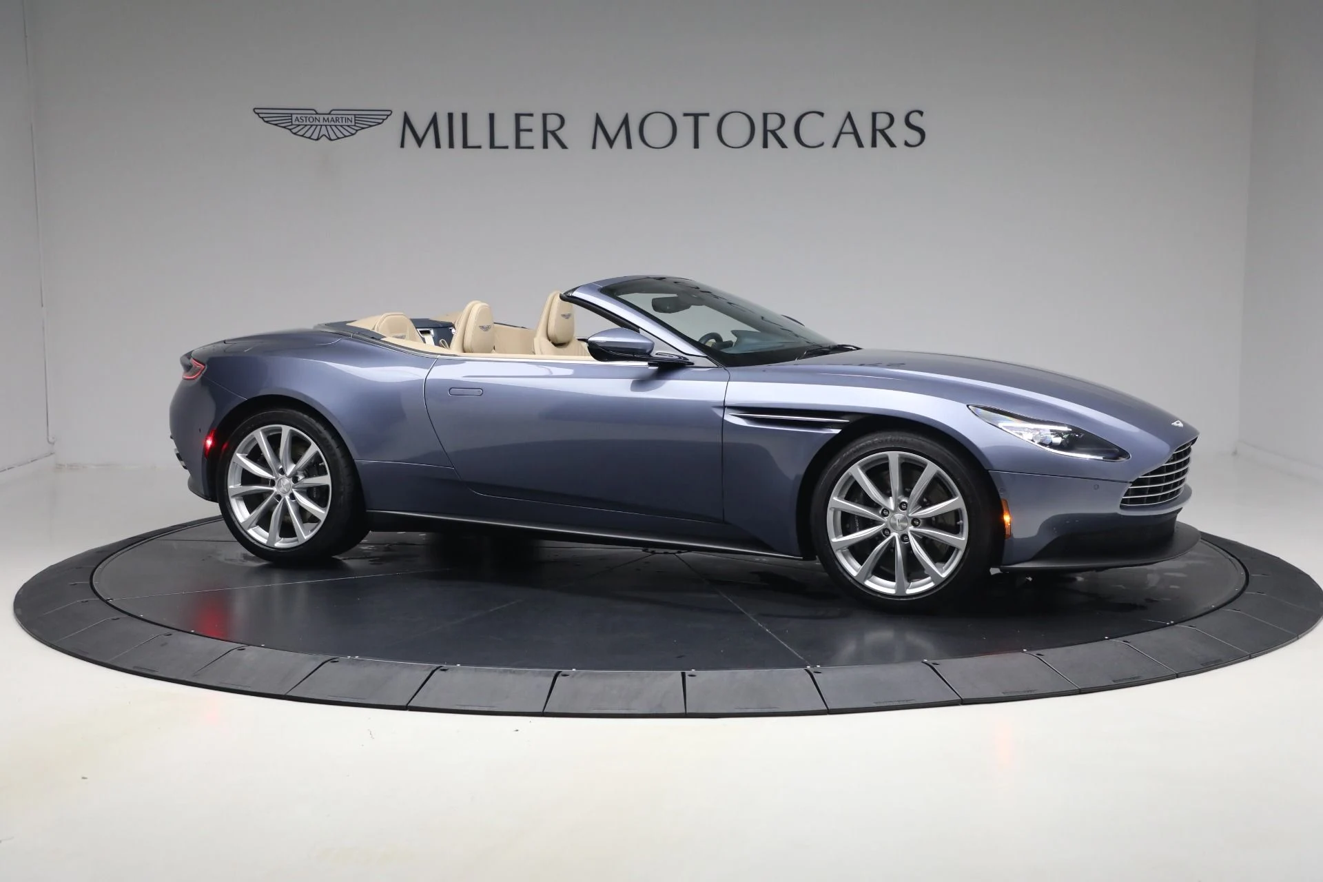 mph009_2891027782_Used_2022_Aston_Martin_DB_11_Volante_1787336556_0b4718636a