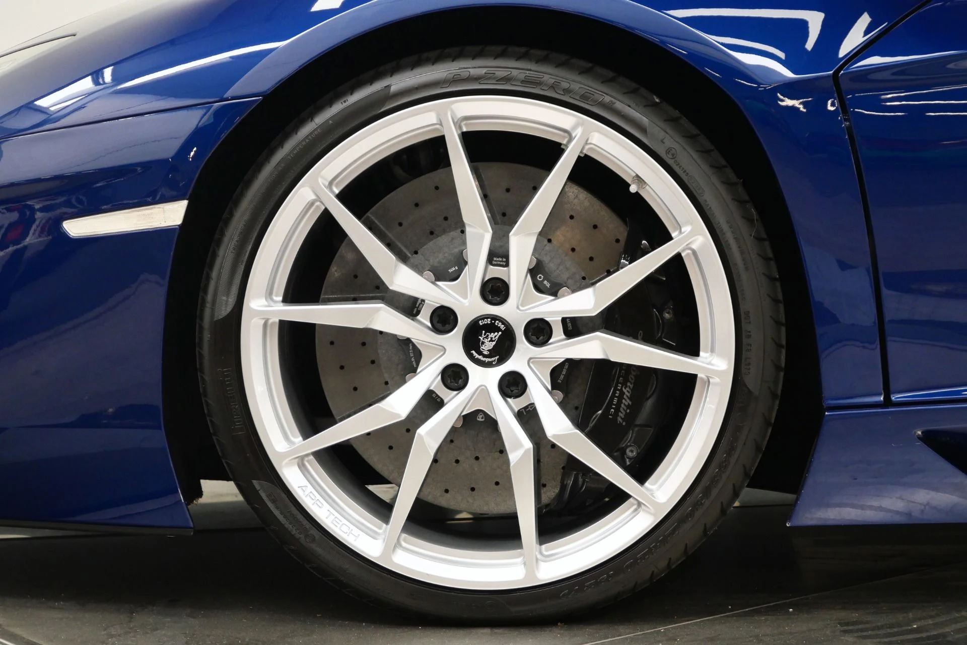 mph009_2892394016_Used_2014_Lamborghini_Aventador_LP_700_4_Beautiful_Color_Combination_Transparent_Engine_Bonnet_1774983686_bc41f487f5