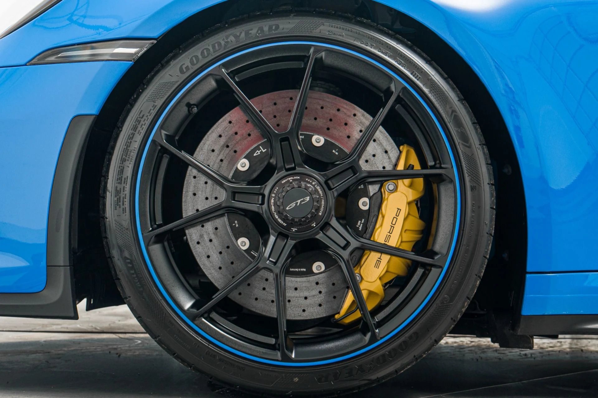 mph009_2945965328_Used_2022_Porsche_911_GT_3_Carbon_Buckets_Blue_Stitching_and_Belts_1768487811_fd312bf74a