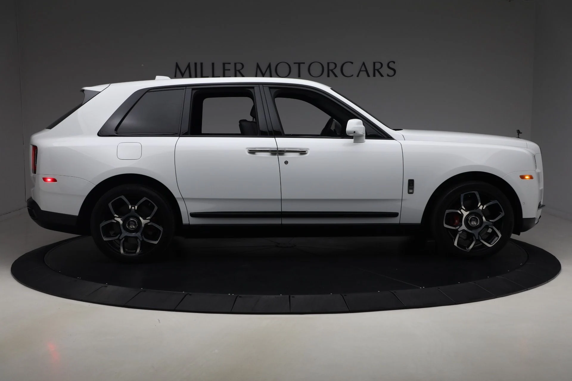mph009_2948879300_Used_2020_Rolls_Royce_Cullinan_Black_Badge_b11ae3ee99