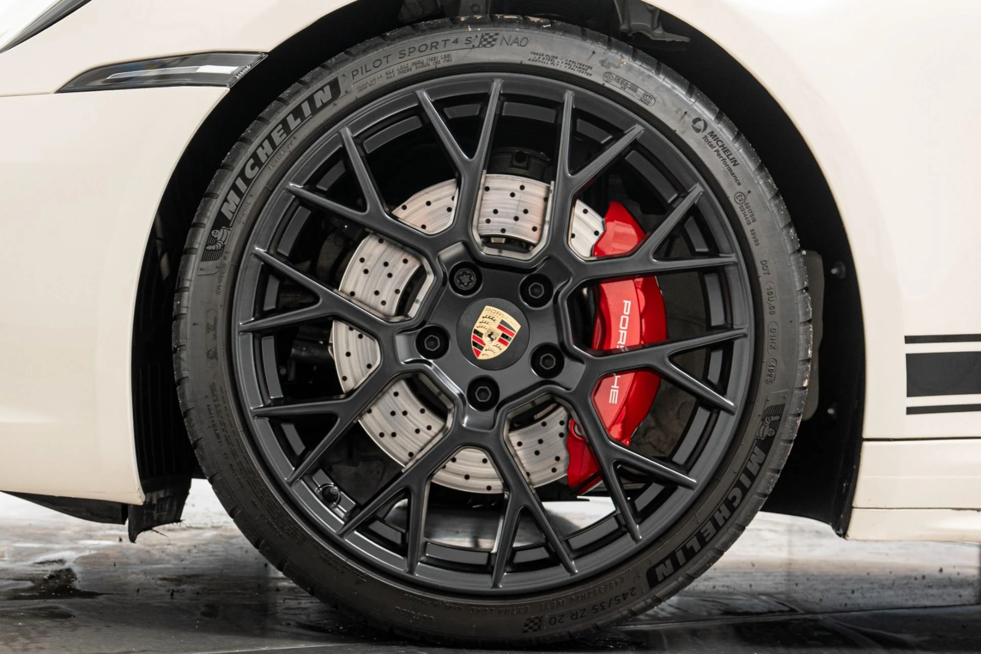 mph009_2951586169_Used_2024_Porsche_911_Targa_4_S_1792178990_29194d3303