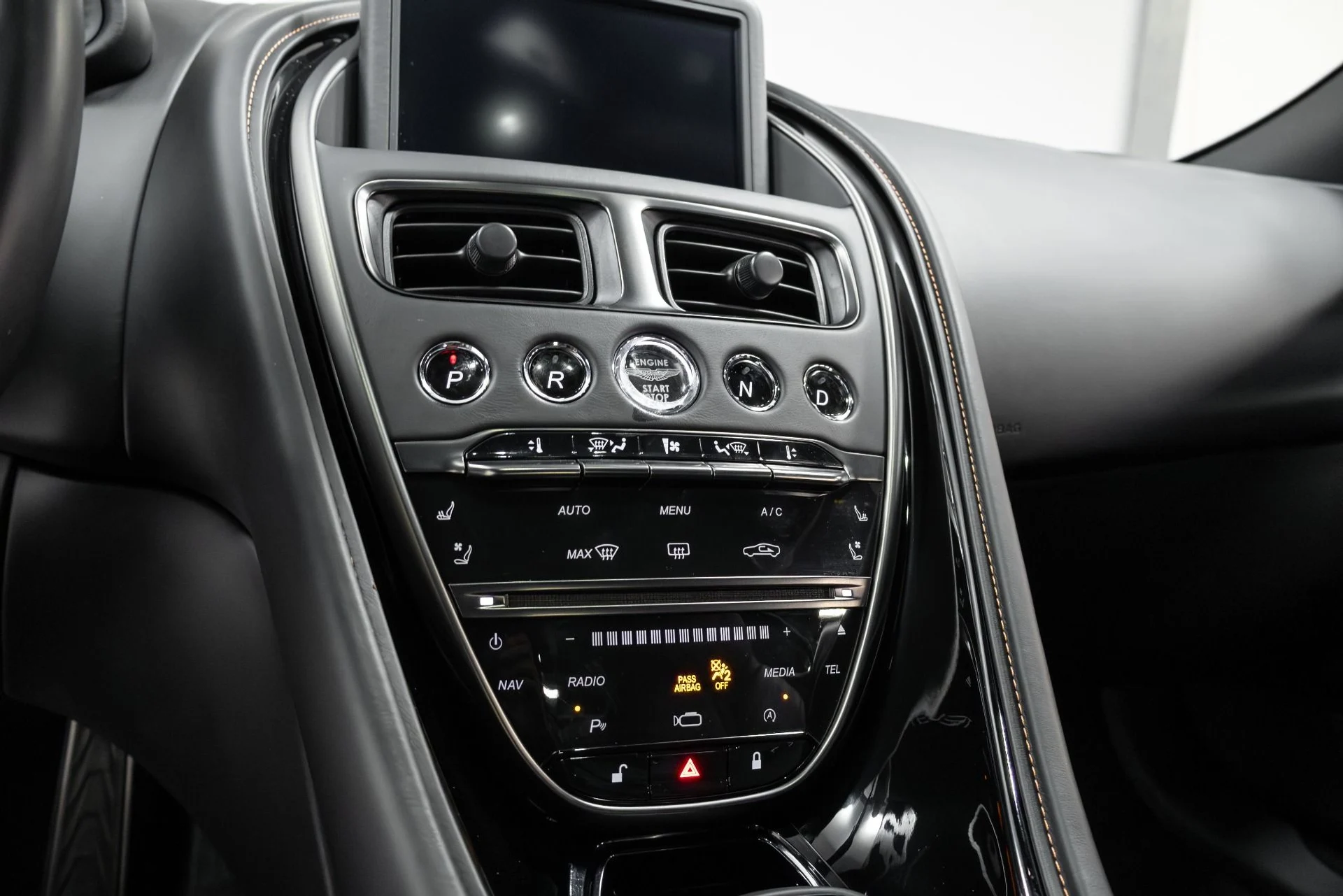 mph009_2963055049_Used_2018_Aston_Martin_DB_11_1761056819_a0be324017