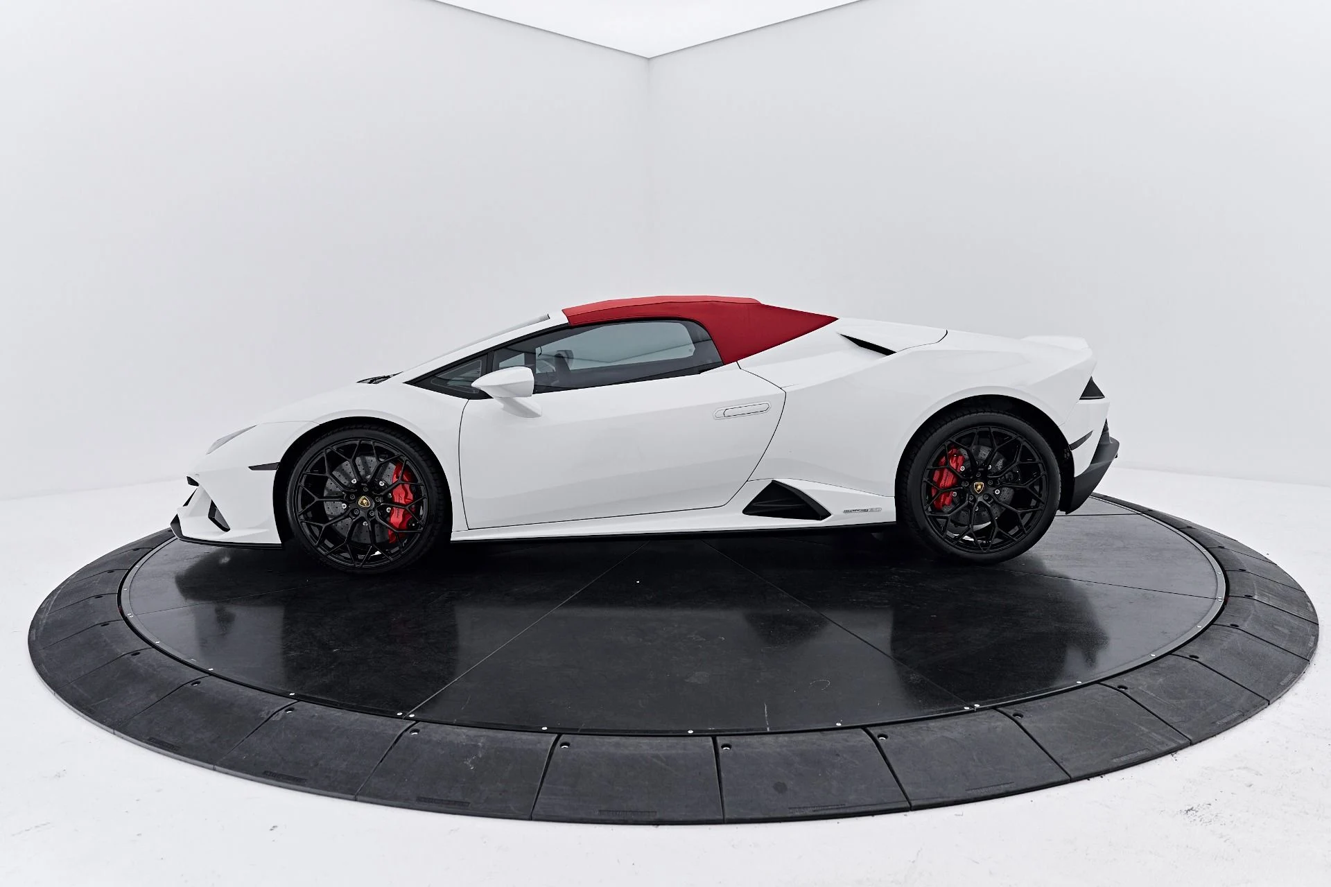 mph009_2966482213_Used_2024_Lamborghini_Huracan_EVO_Base_1791337058_ebfce2d6f1
