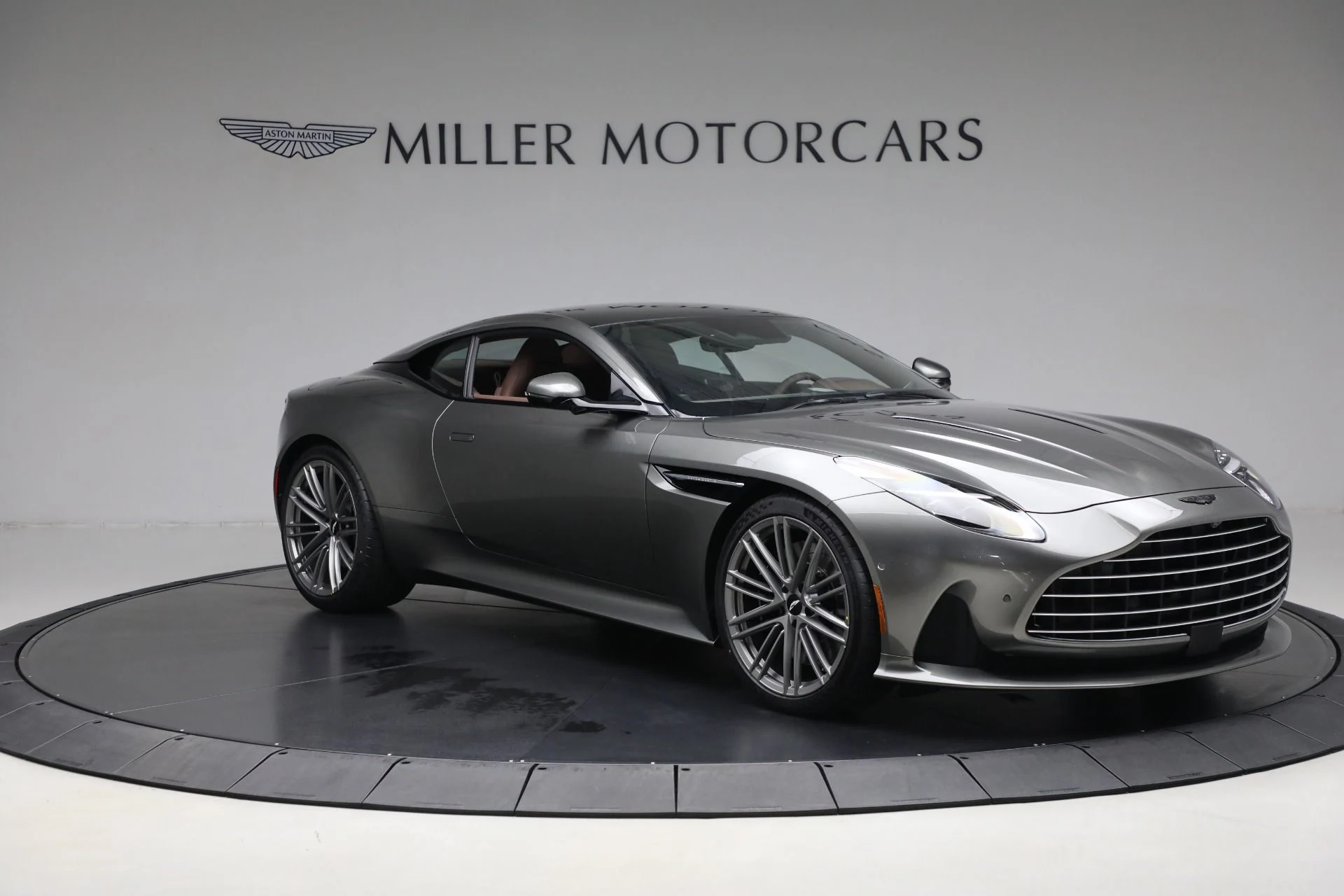 mph009_2967051141_Used_2025_Aston_Martin_DB_12_V8_1735242032_da9c9f27c9