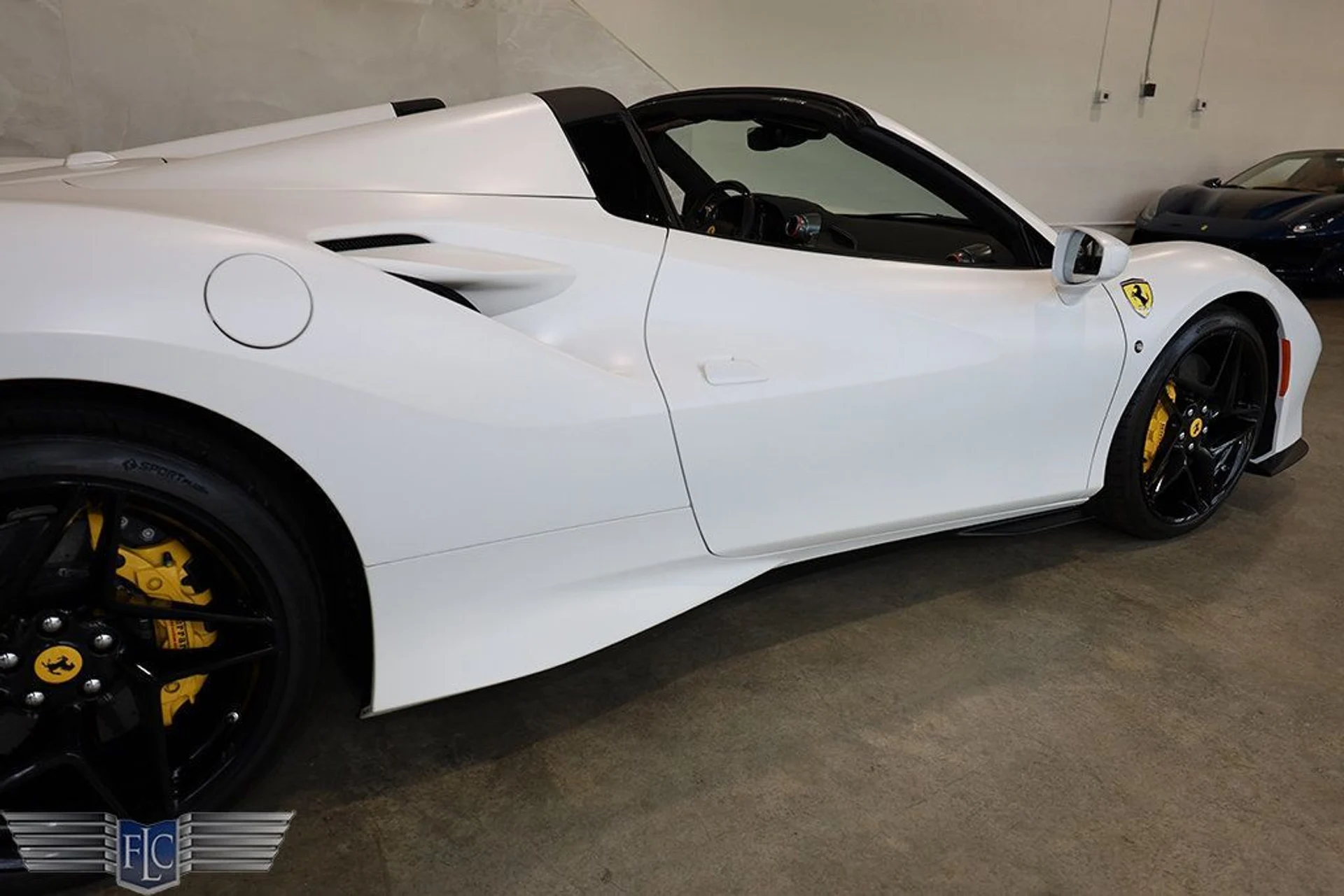 mph009_2969177700_used_2023_ferrari_f8_spider_convertible_9689_22910555_10_1024_3723a4c3c2
