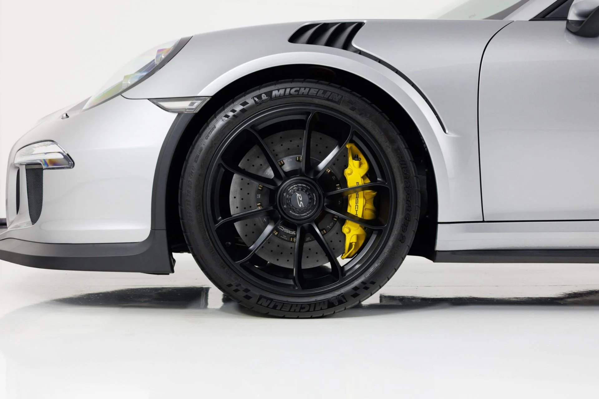 mph009_2970346138_Used_2016_Porsche_911_GT_3_RS_1782496704_d8efcef0a9