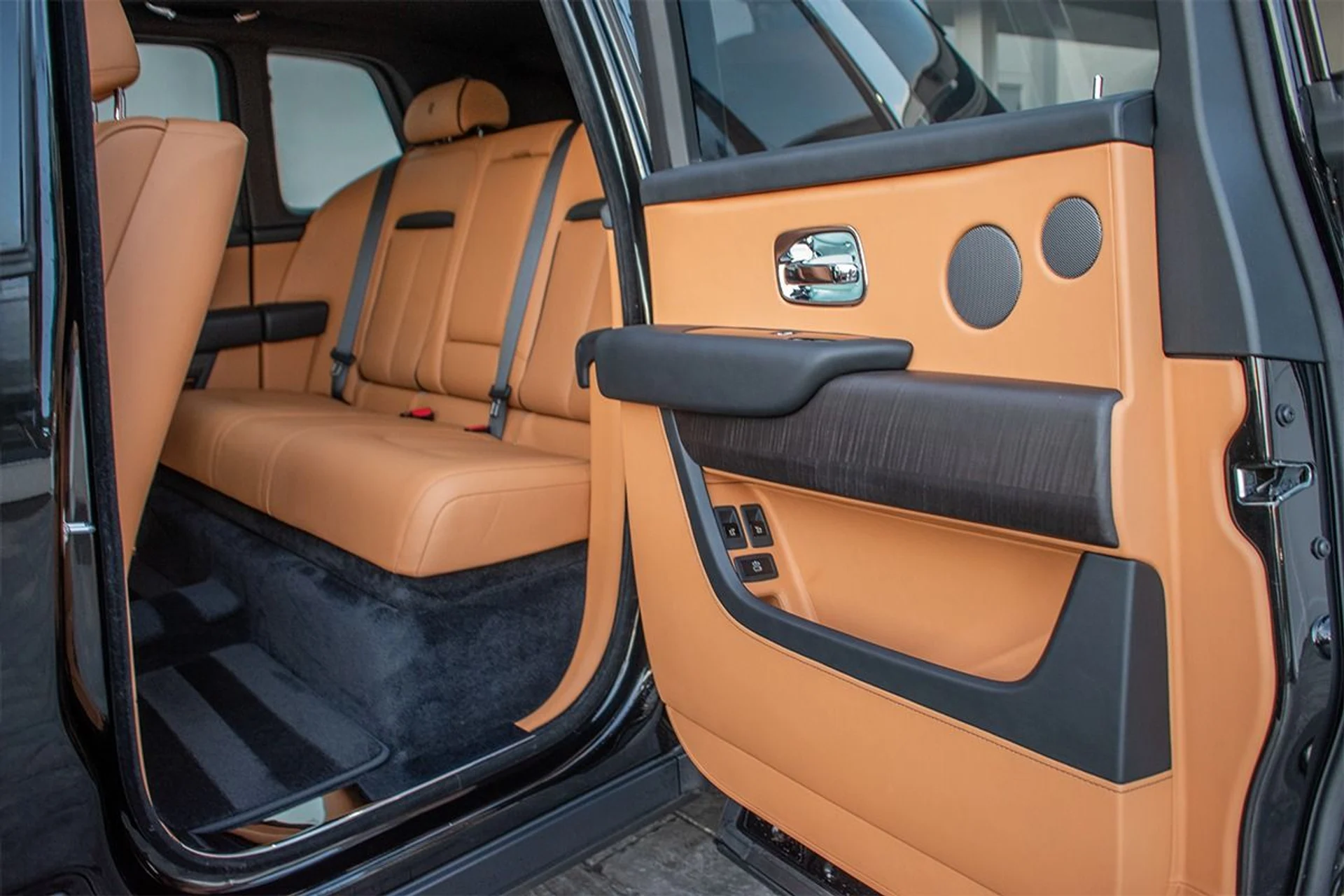 mph009_2971473230_Used_2019_Rolls_Royce_Cullinan_1739029975_7115f07161