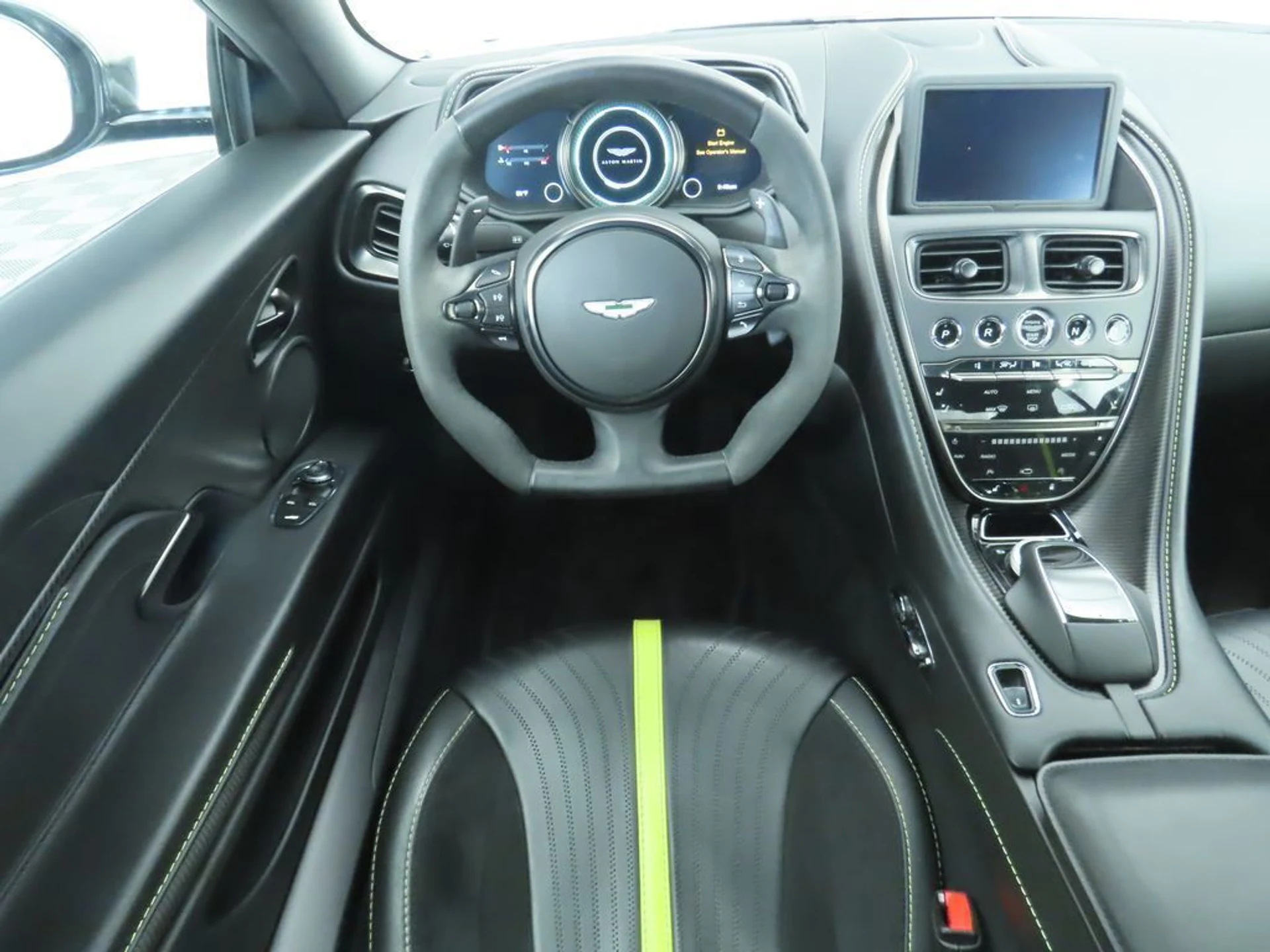 mph009_2983939689_used_2019_aston_martin_db11_amrcoupe_8119_22975631_10_1024_dd52431aa5