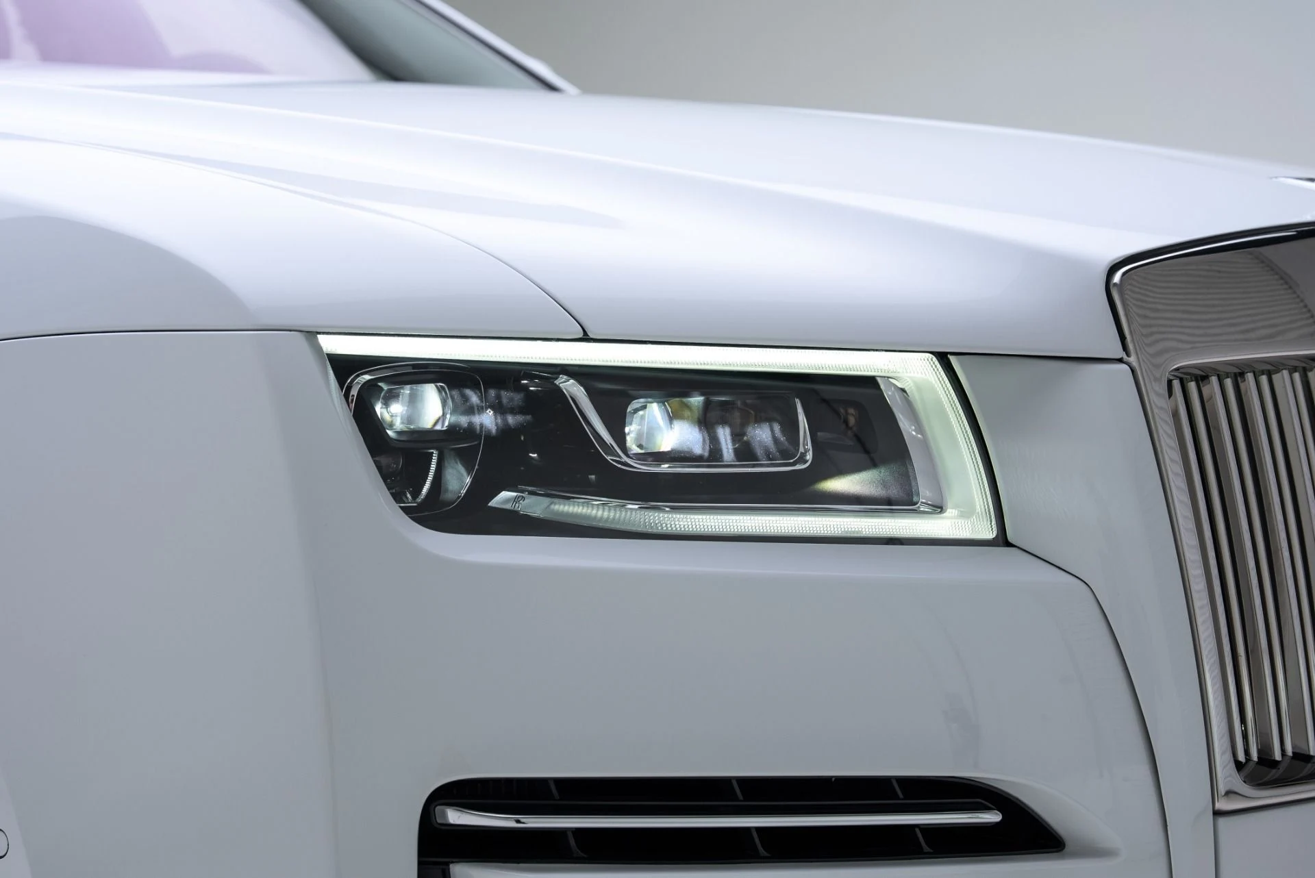 mph009_298643334_Used_2022_Rolls_Royce_Ghost_1775153205_3f5b002a7d