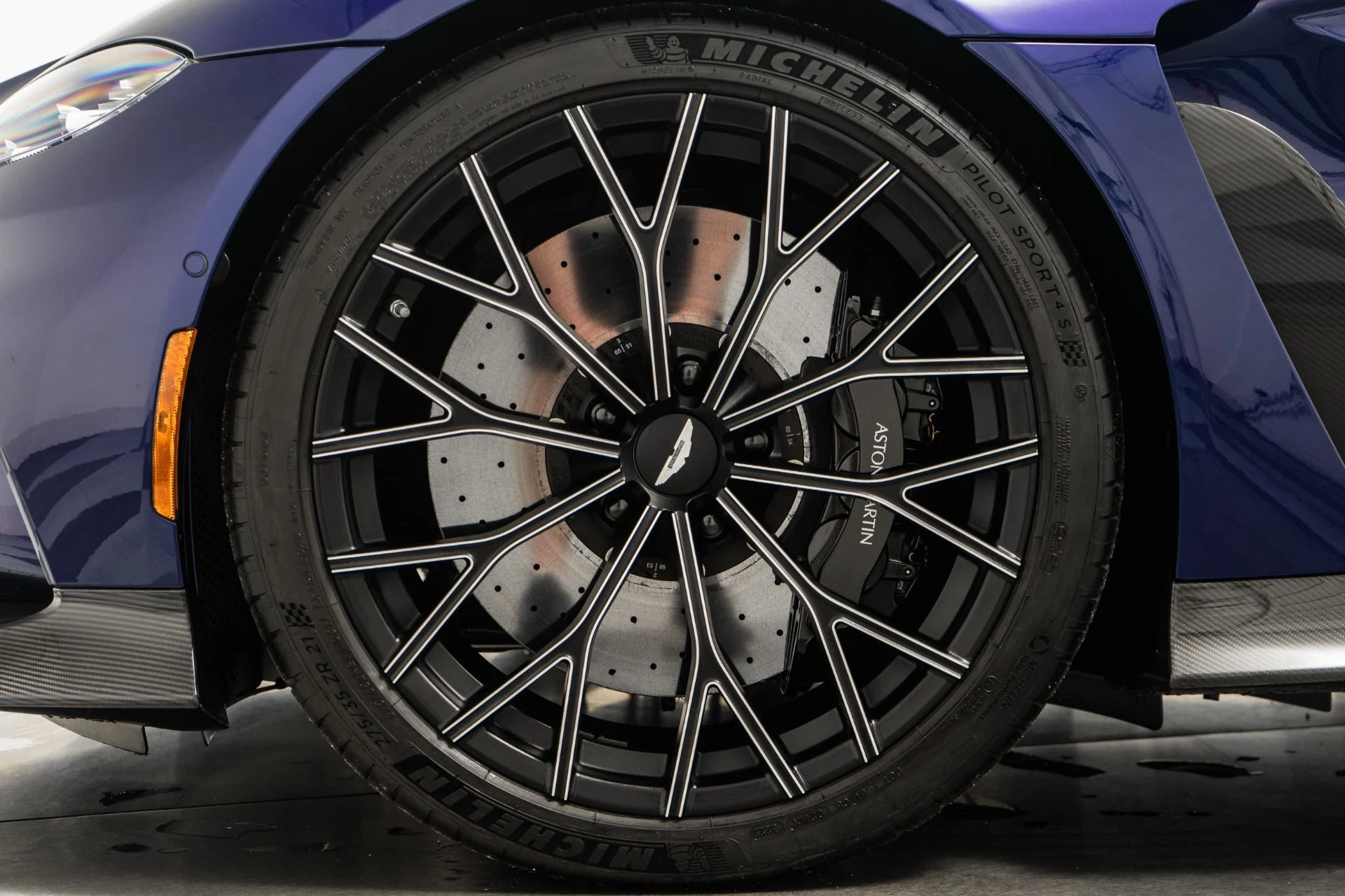 mph009_2993383336_Used_2023_Aston_Martin_Vantage_V12_1755616740_2b107b5c26