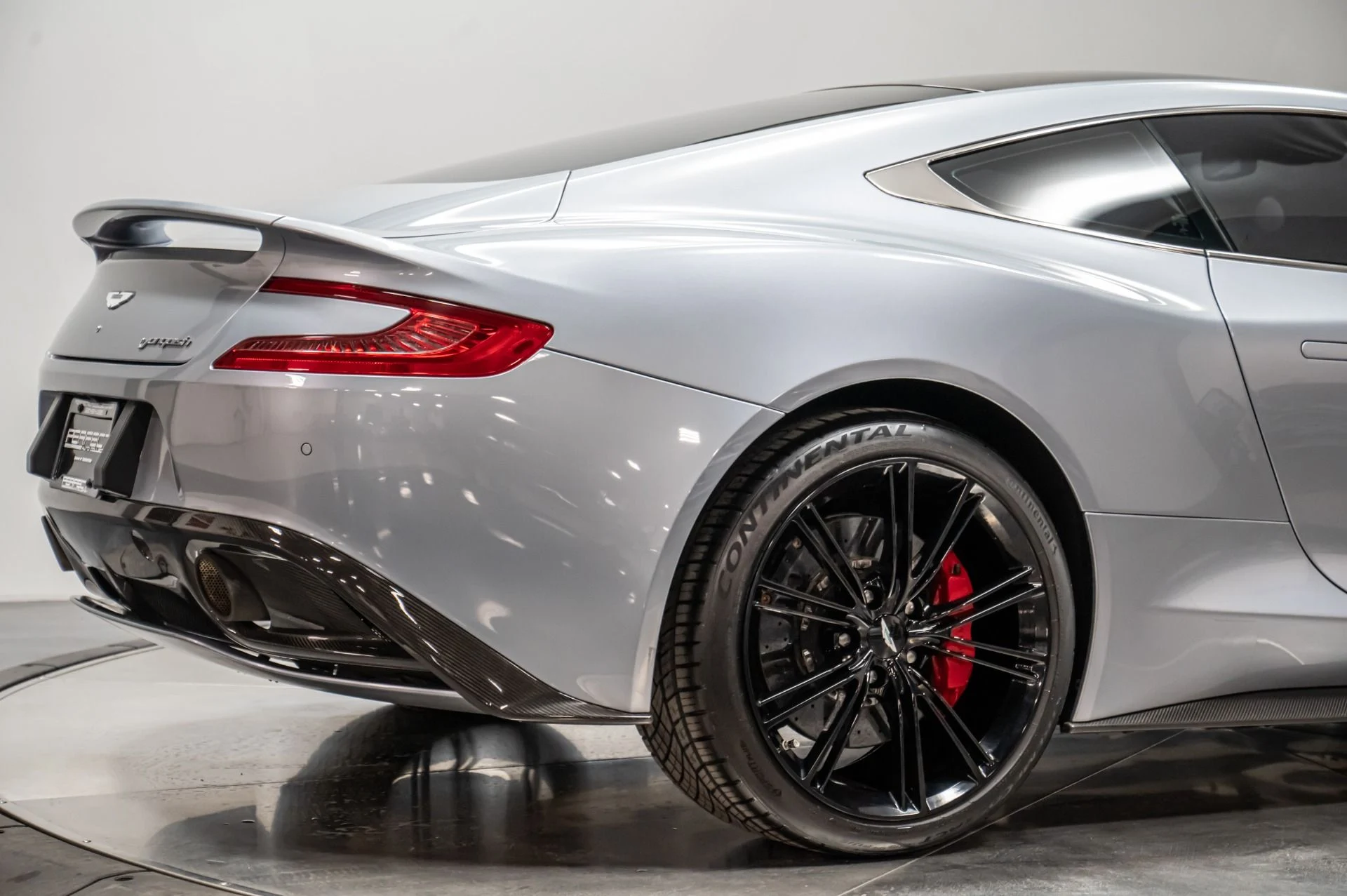 mph009_2999111085_Used_2014_Aston_Martin_Vanquish_V12_1729699077_8a87235792