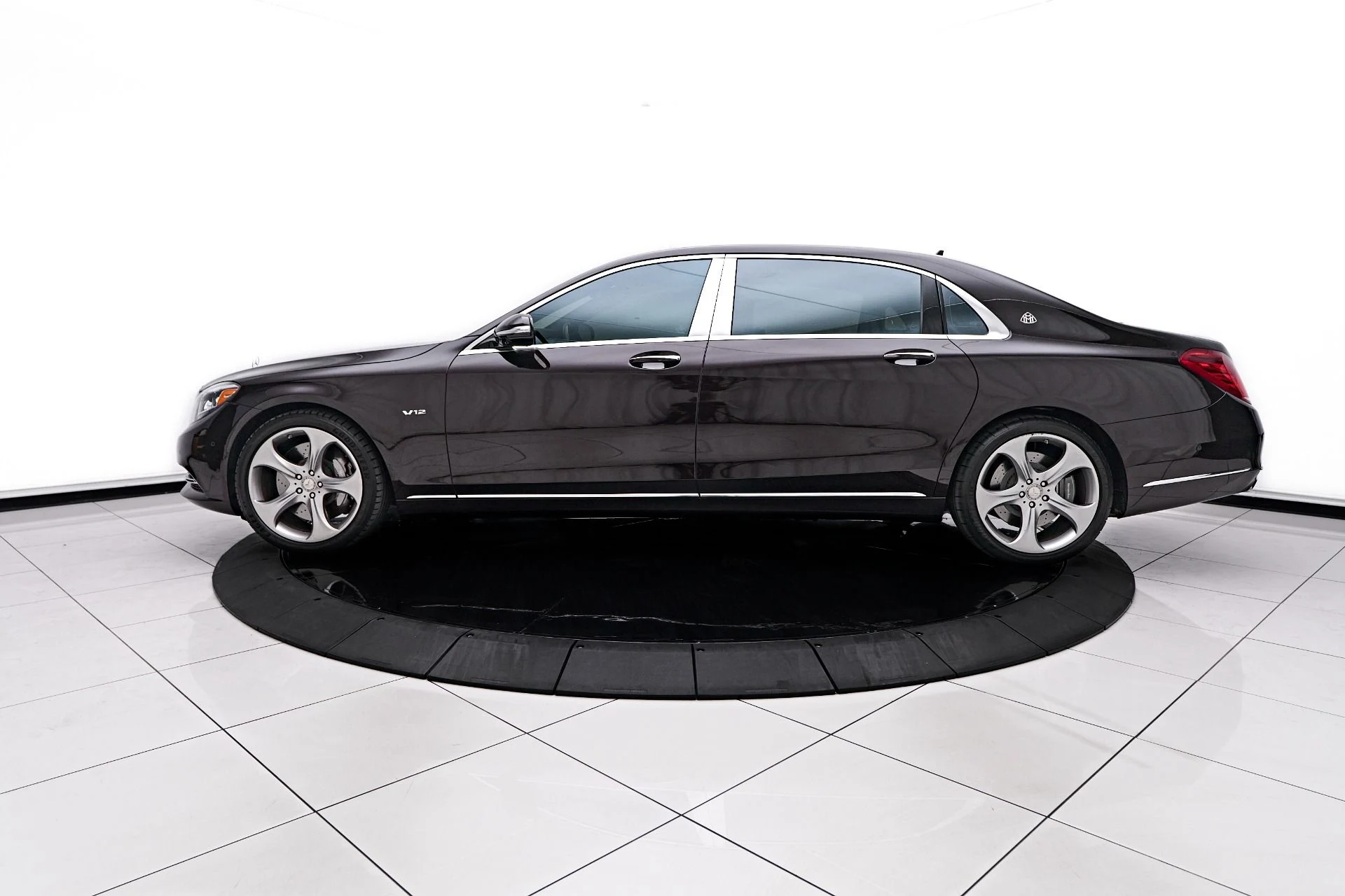 mph009_3015507056_Used_2016_Mercedes_Benz_S_Class_Maybach_S_600_1758850297_220067c895