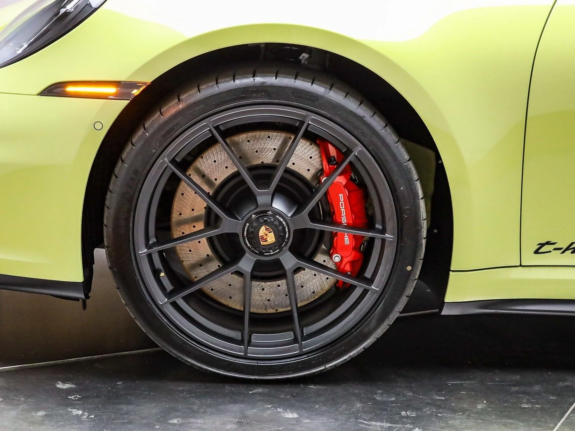 mph009_3021778430_32f39c732ea1e086b13af191a2857fa2x_cd26f80c76