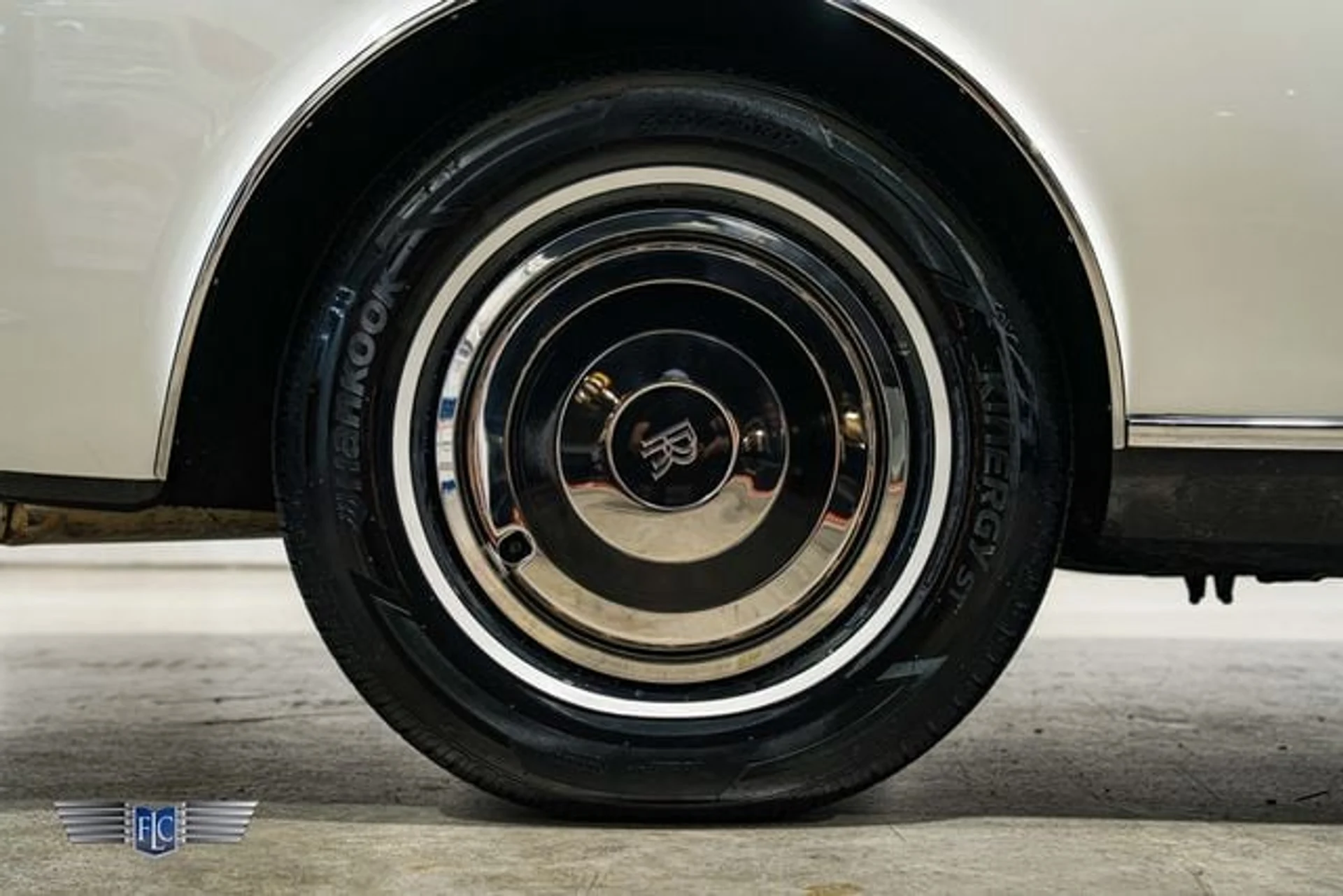 mph009_3028381447_used_1988_rolls_royce_corniche_cv_9689_23071252_14_640_616b2c1bc7