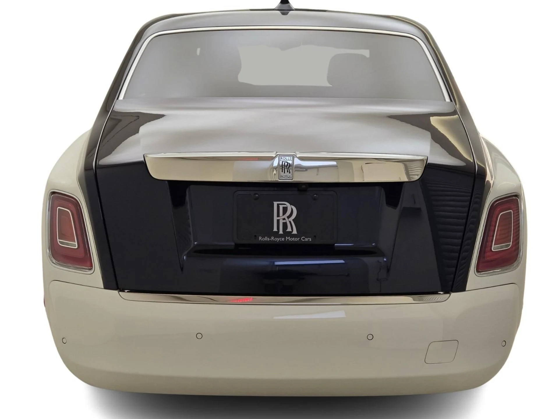 mph009_3063056862_Used_2023_Rolls_Royce_Phantom_1755413479_b257208a70