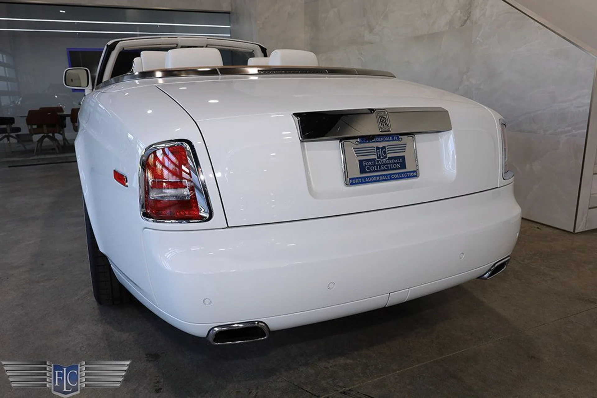 mph009_3063588910_used_2017_rolls_royce_phantom_drophead_covertiblefinaledition_9689_22834890_10_1024_8a83584d32