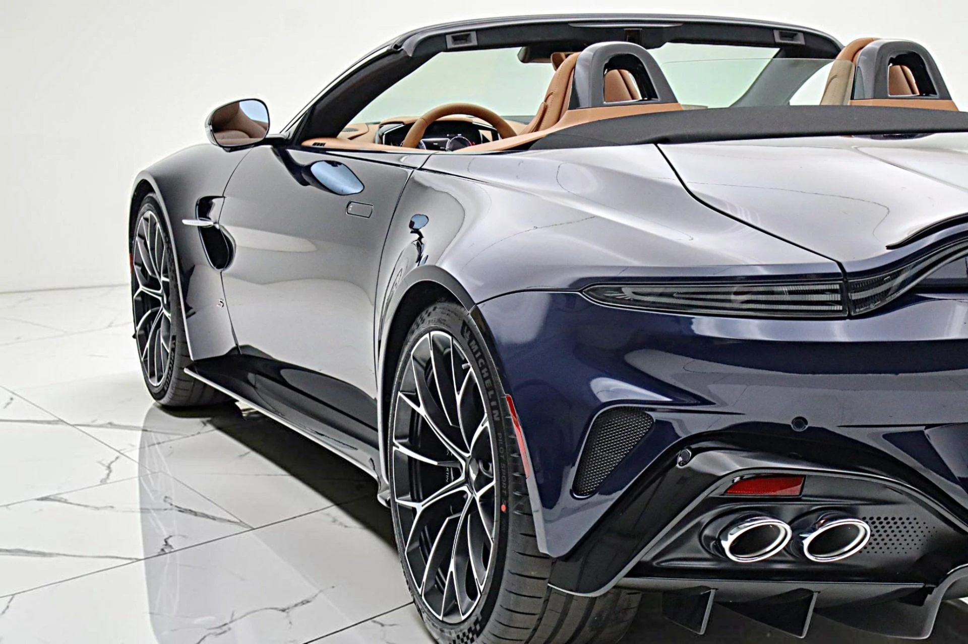 mph009_3064015178_New_2026_Aston_Martin_Vantage_S_Roadster_7fa88b2788