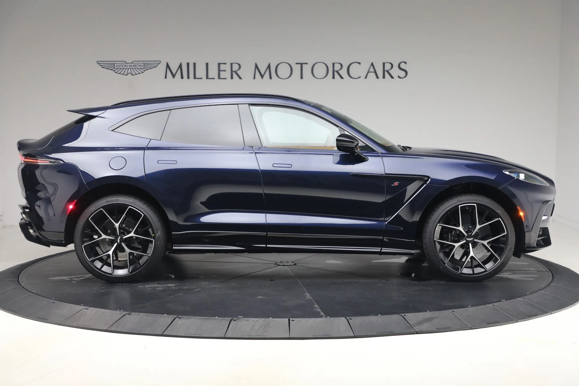 mph009_3068352172_New_2026_Aston_Martin_DBX_S_1792514612_893e65cc59