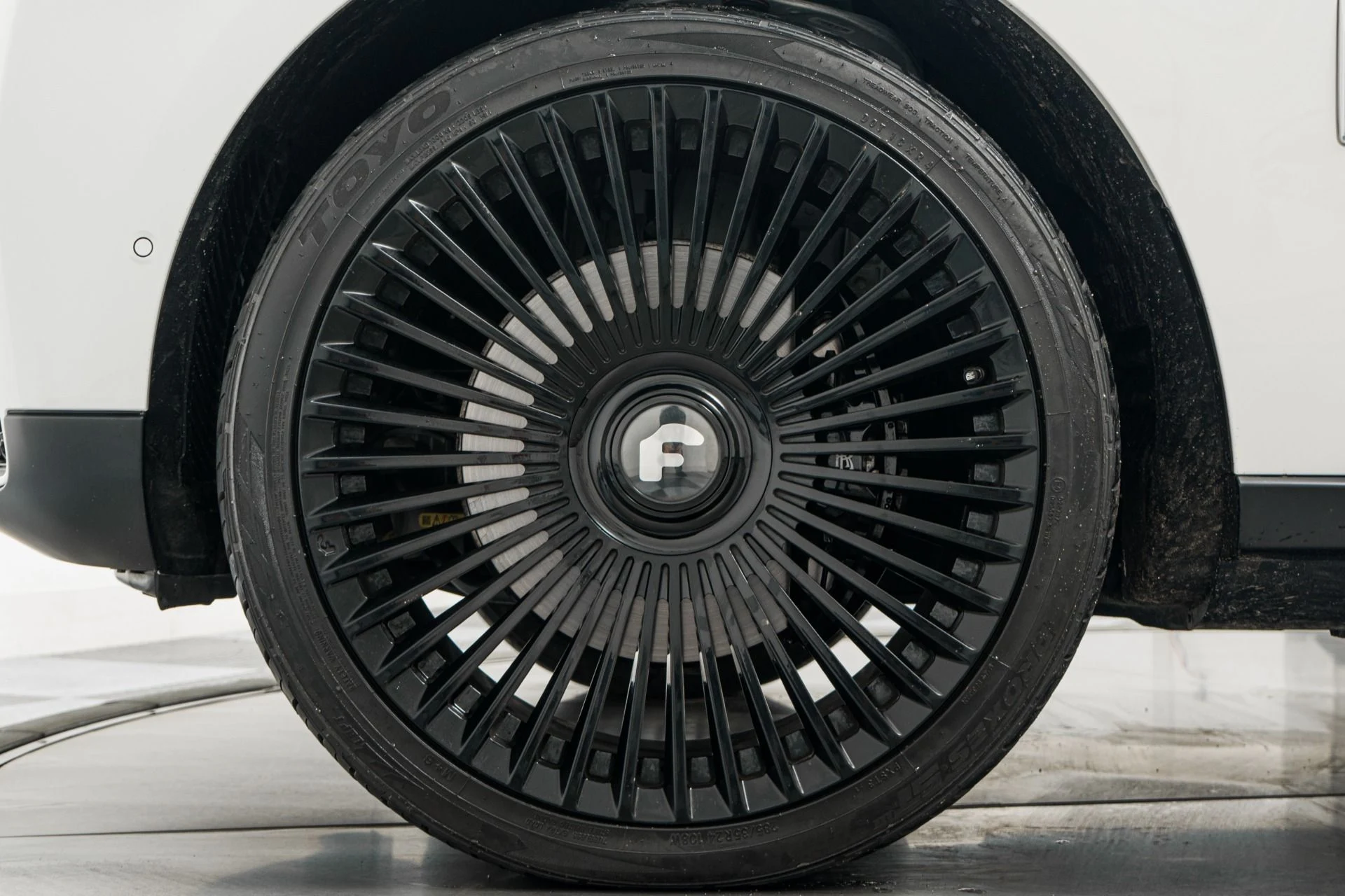 mph009_3075886294_Used_2020_Rolls_Royce_Cullinan_Polished_22_Wheels_Rear_Theatre_Configuration_Rolls_Royce_Bespoke_Audio_1771596522_0f70ec01c8