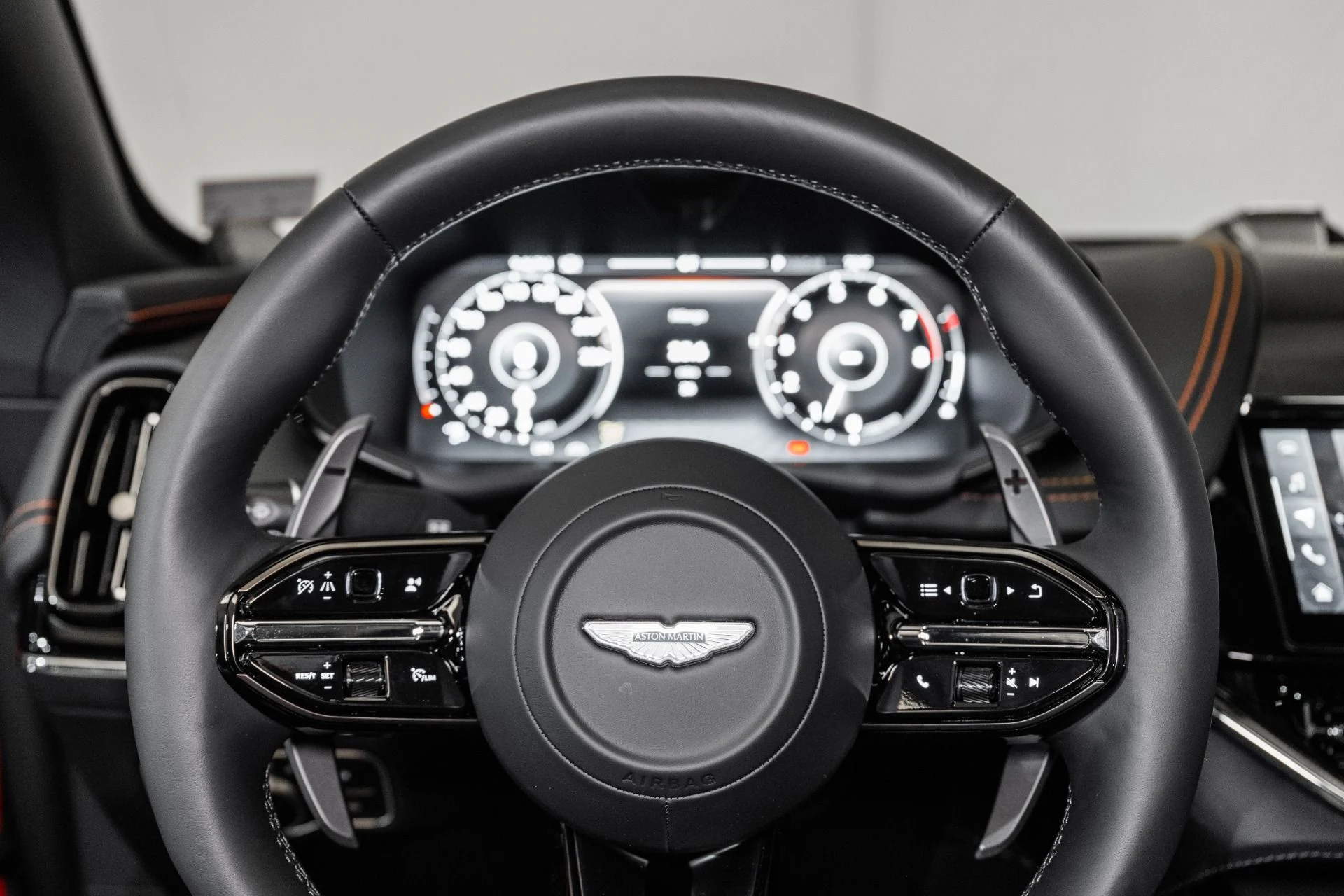 mph009_3076479273_Used_2025_Aston_Martin_DBX_707_1748959342_2719552770