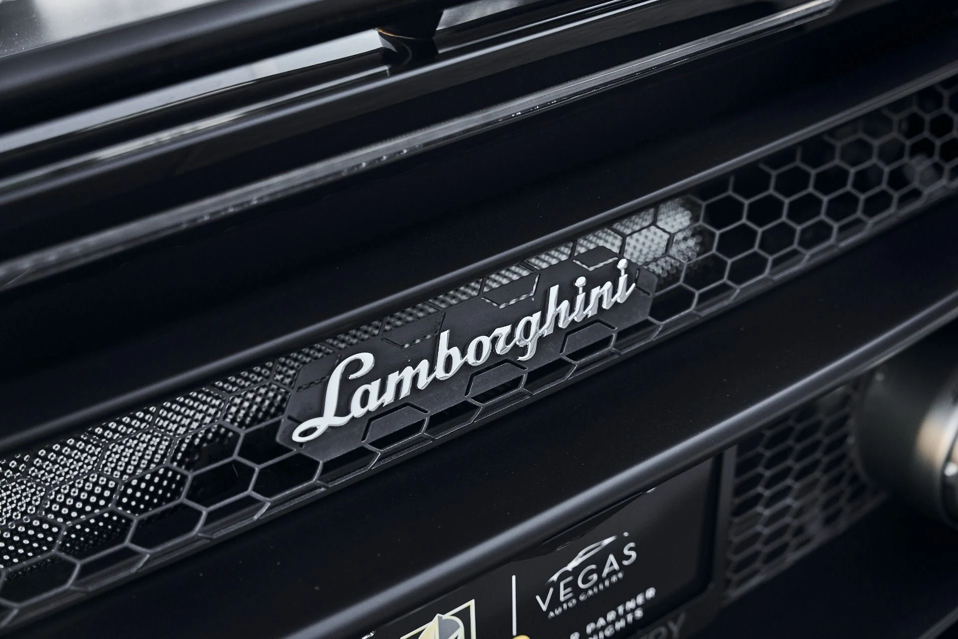 mph009_3080657293_Used_2021_Lamborghini_Huracan_EVO_Base_1774404941_21f63145af