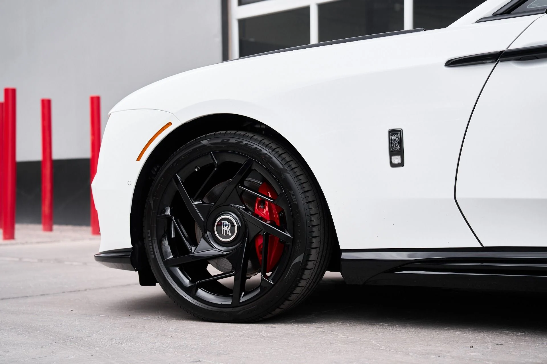 mph009_3089230334_Used_2025_Rolls_Royce_Spectre_Base_1753213338_8db7b5a30a