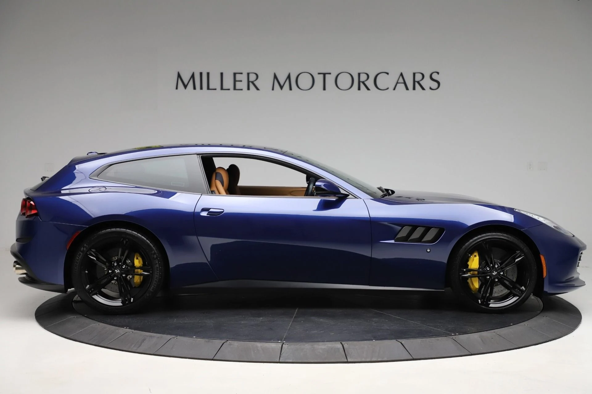 mph009_309081783_Used_2017_Ferrari_GTC_4_Lusso_588437daac