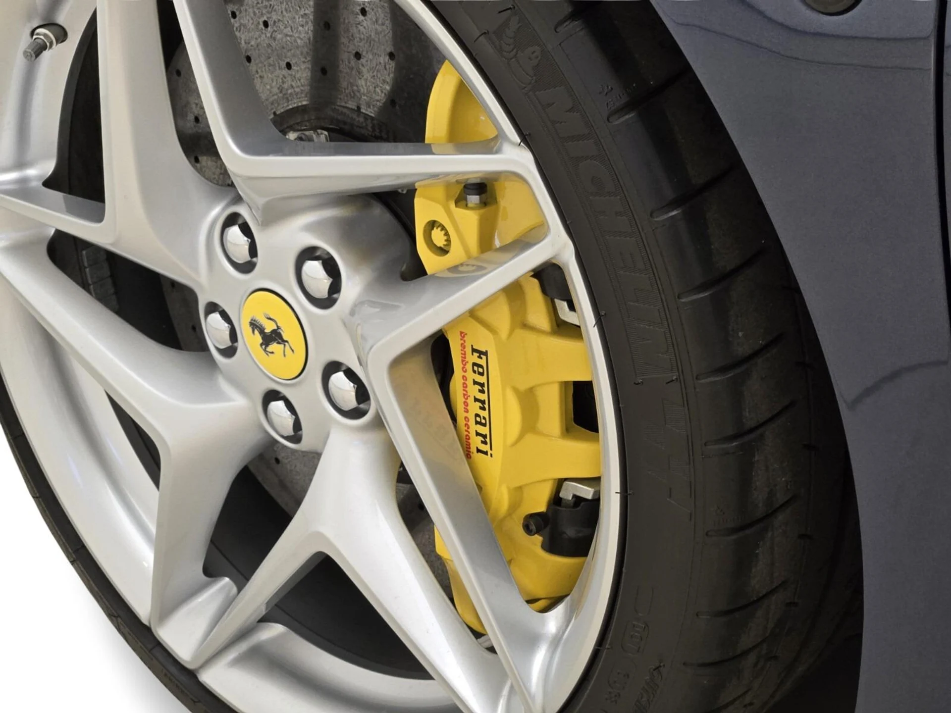 mph009_309118843_Used_2022_Ferrari_F8_Spider_1753250630_5f16bc86c7
