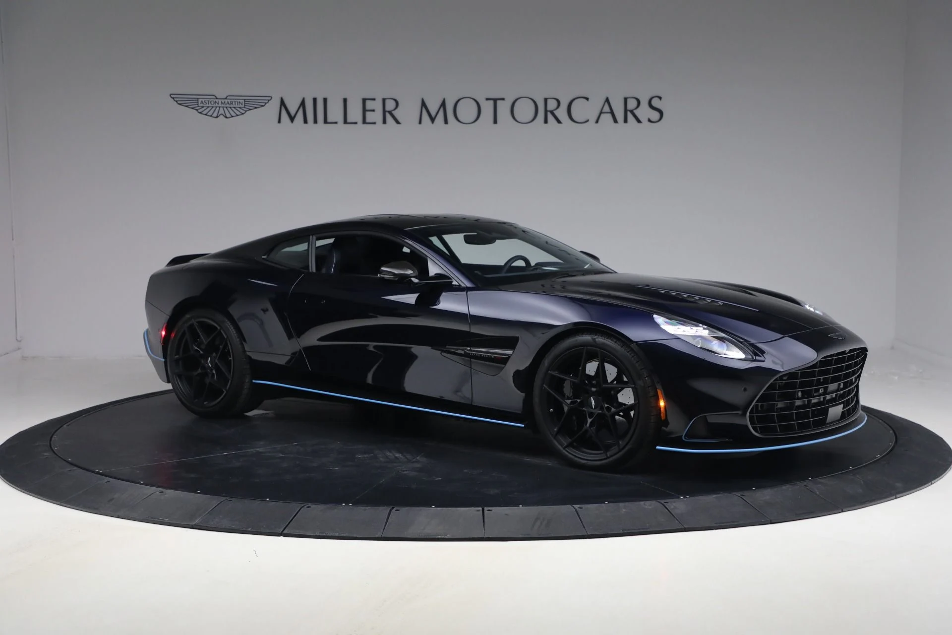 mph009_3103640991_Used_2025_Aston_Martin_Vanquish_1771024271_bff8d58db9