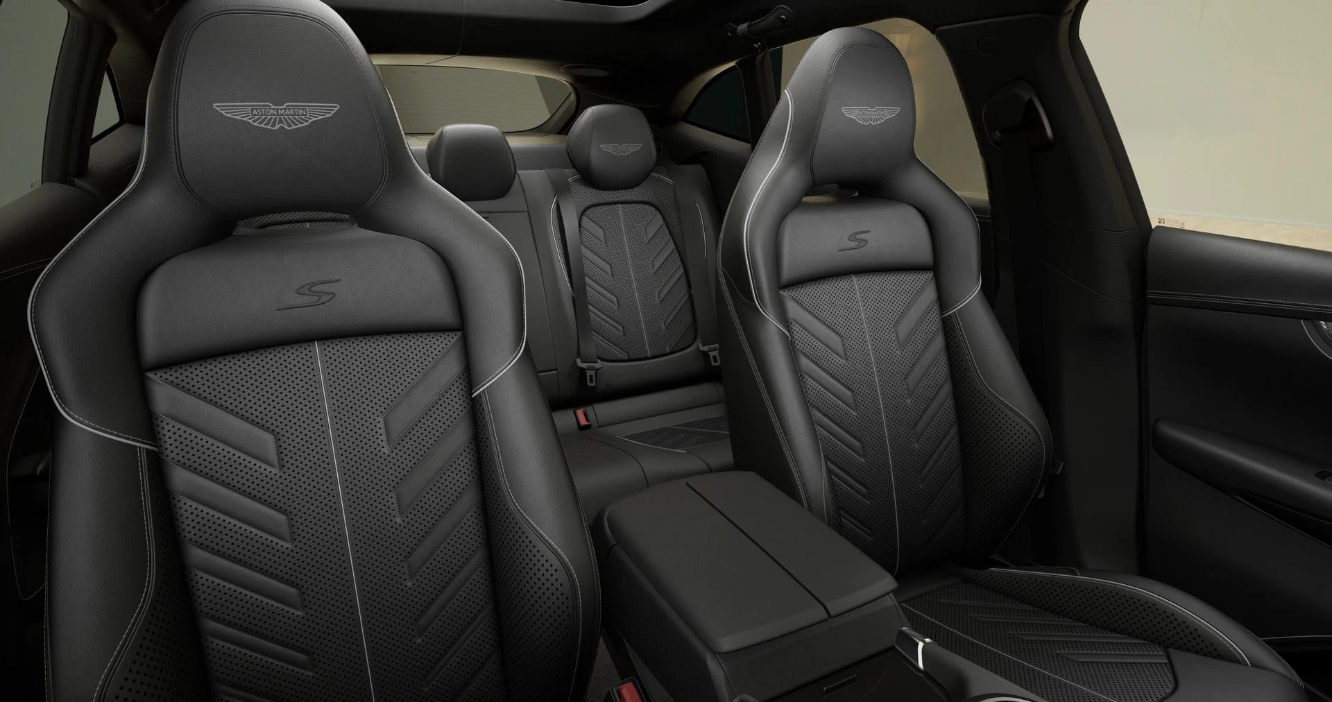 mph009_3106978496_New_2026_Aston_Martin_DBX_S_1791460686_3800891fd8