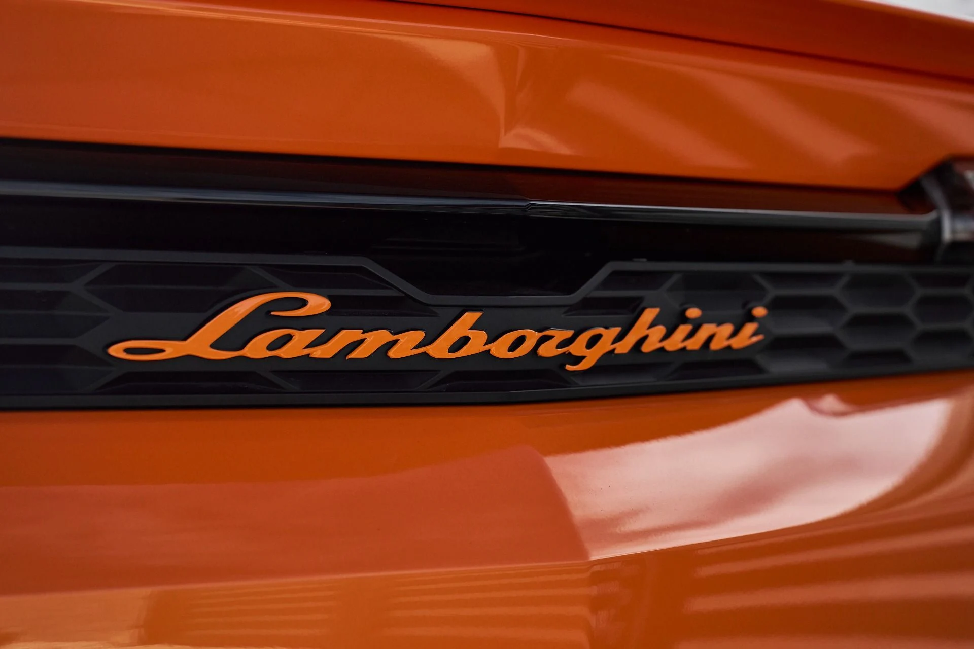 mph009_3123974847_Used_2025_Lamborghini_Urus_SE_1763676981_07c07fdebc