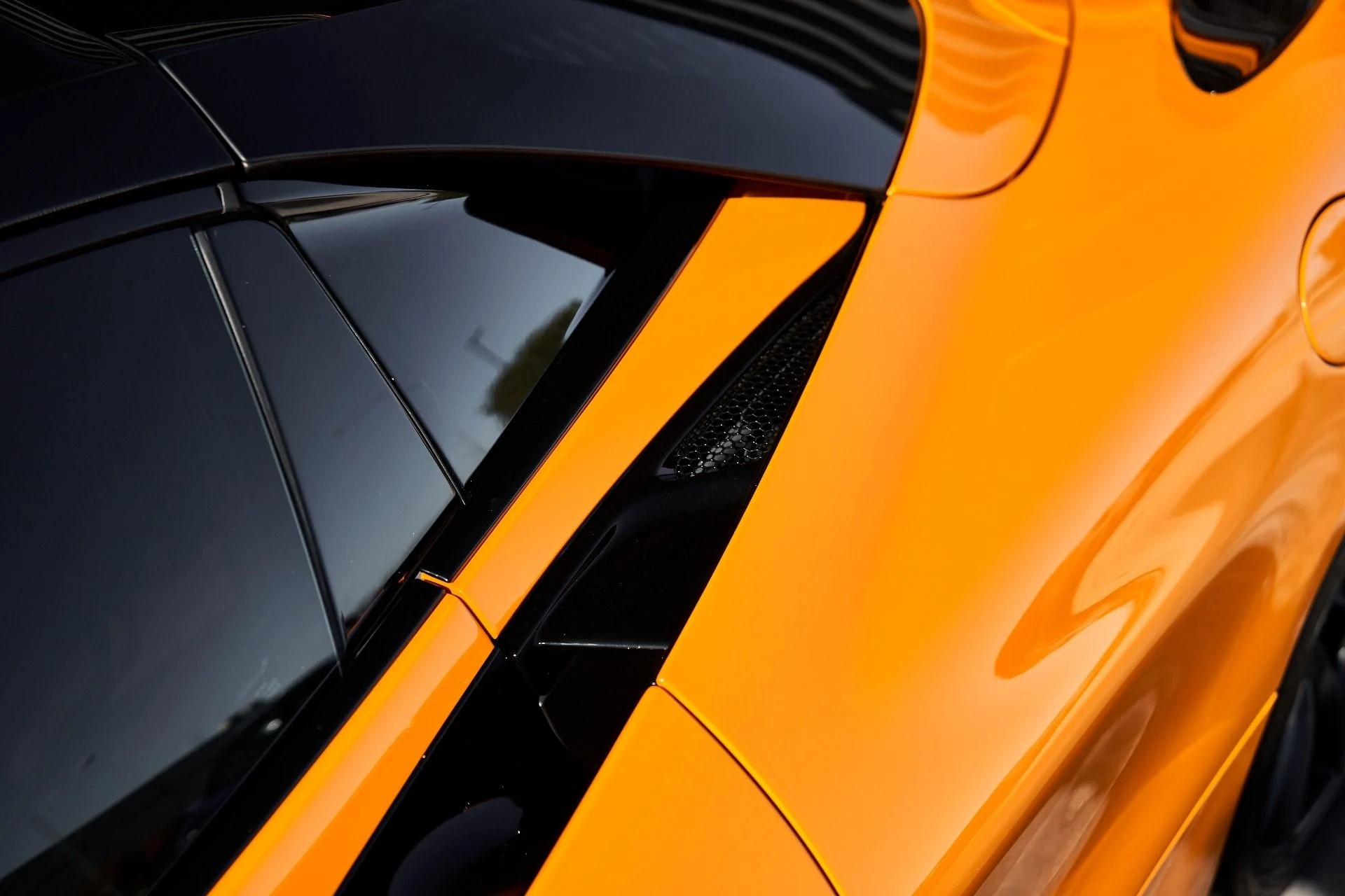 mph009_313245751_Used_2024_Mc_Laren_750_S_Spider_1761608876_571d01ecc4