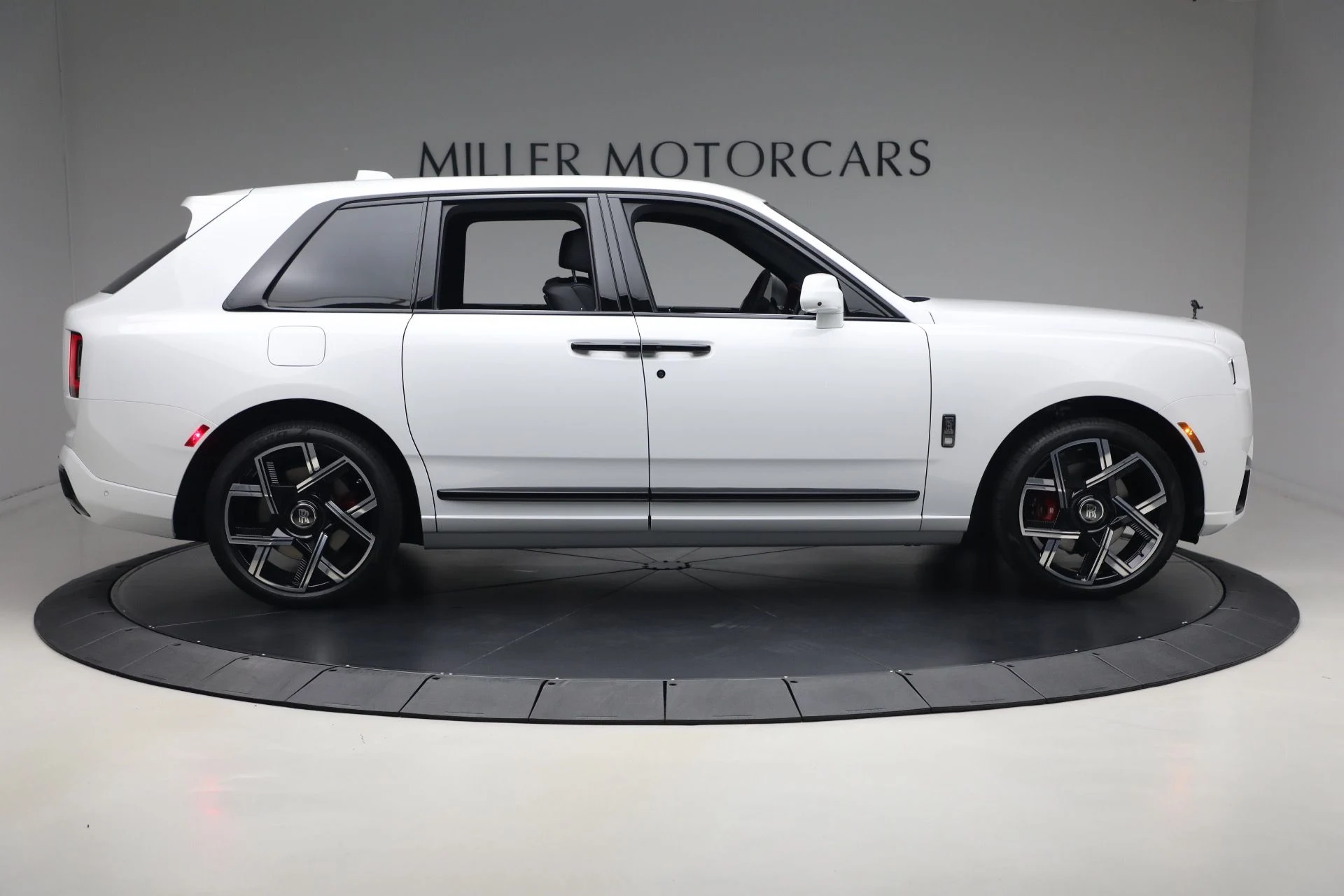 mph009_3133925006_New_2027_Rolls_Royce_Black_Badge_Cullinan_37d5b52746