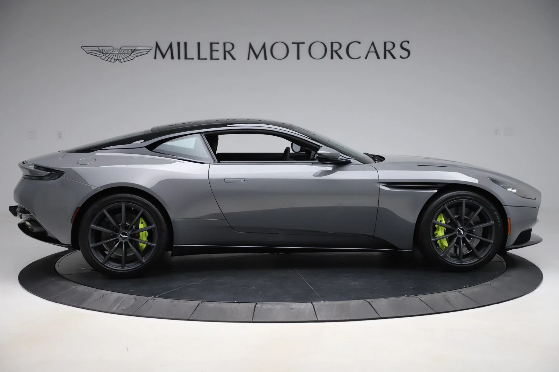 mph009_3139763534_Used_2020_Aston_Martin_DB_11_V12_AMR_Coupe_1593189968_3f377fd816