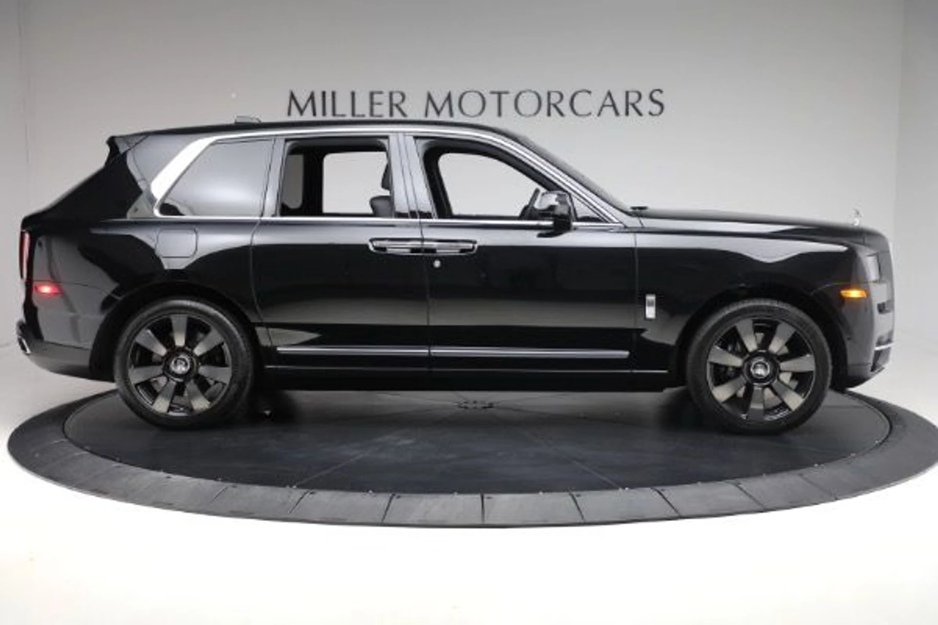 mph009_3140881982_Used_2021_Rolls_Royce_Cullinan_e26c998c1d