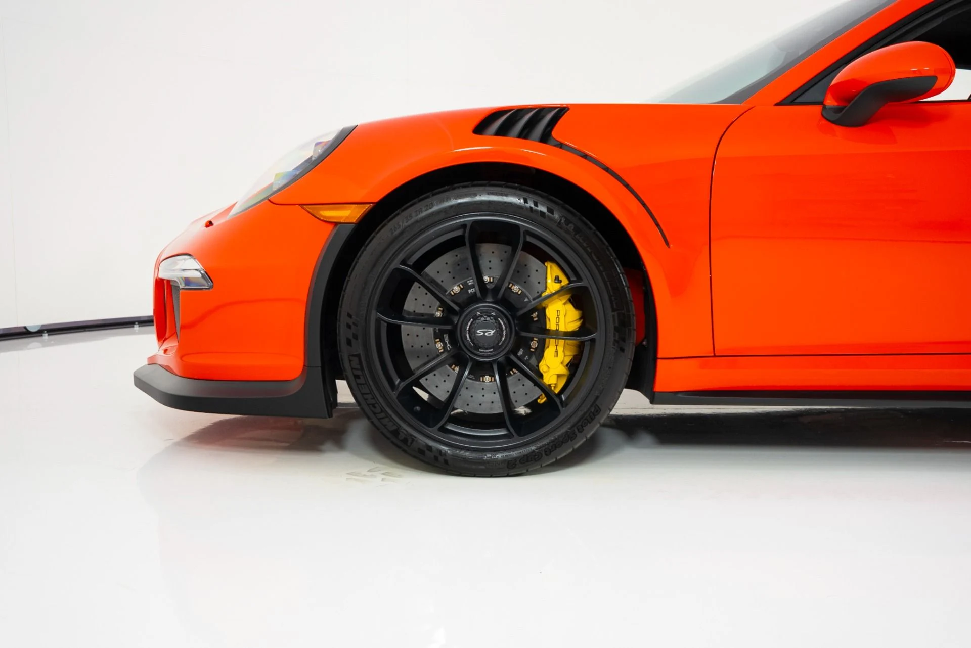 mph009_3146989313_Used_2016_Porsche_911_GT_3_RS_1754423333_9054102720