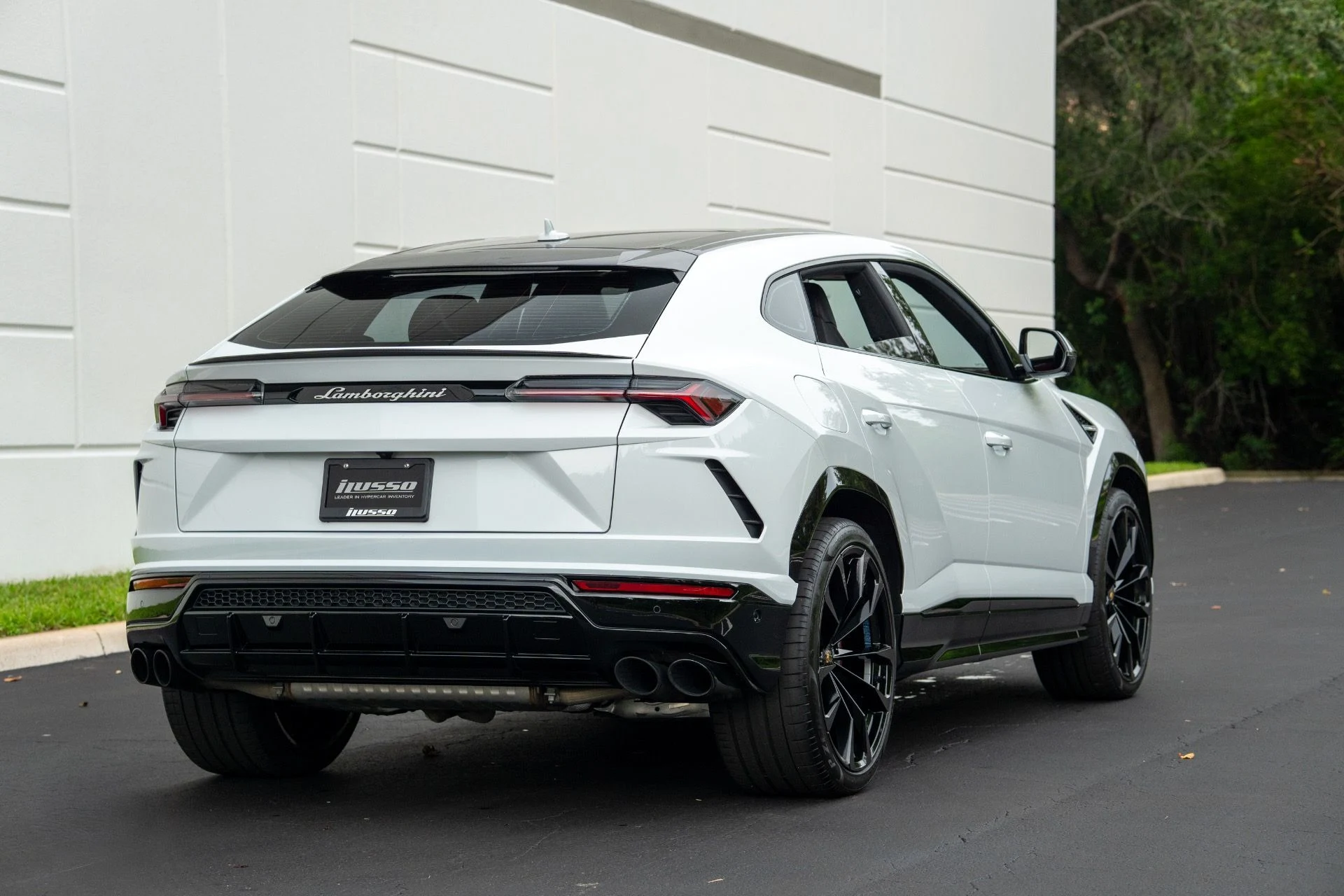 mph009_3147458764_Used_2022_Lamborghini_Urus_1758159837_3aa0866875