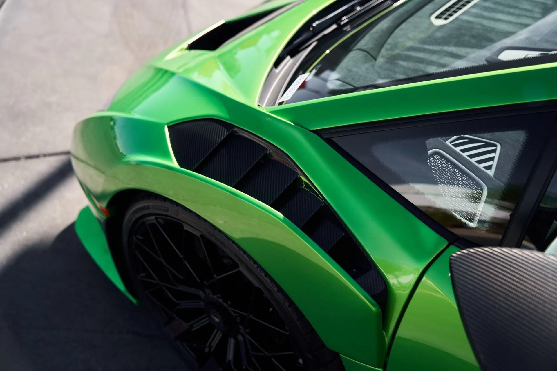 mph009_3166348394_Used_2024_Lamborghini_Huracan_STO_Base_1793231359_10057abe57
