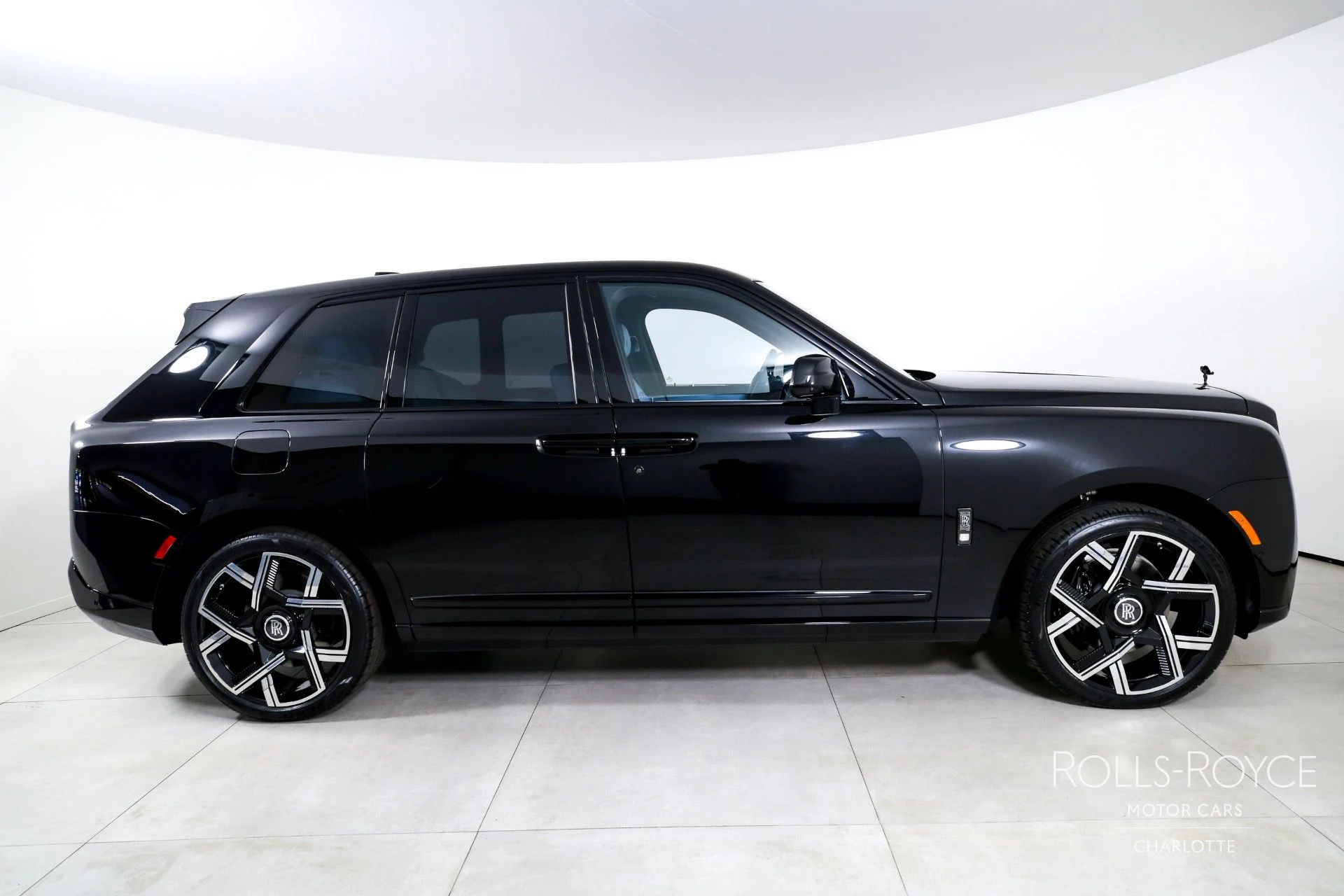 mph009_3167126608_Used_2025_Rolls_Royce_Black_Badge_Cullinan_1753299736_2552097be7