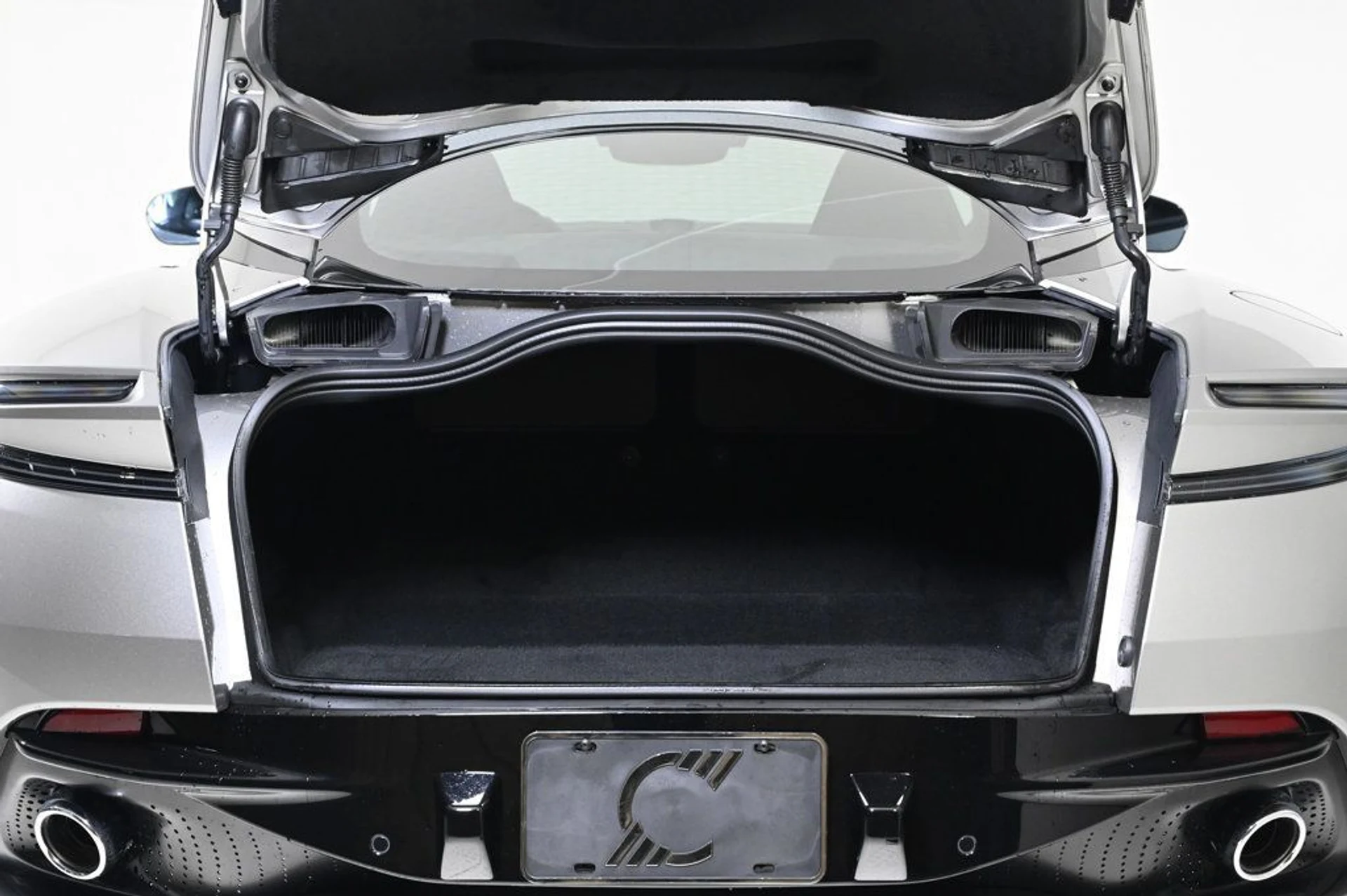 mph009_3175389468_new_2026_aston_martin_db12_11350_22941793_9_1024_15c0427e21