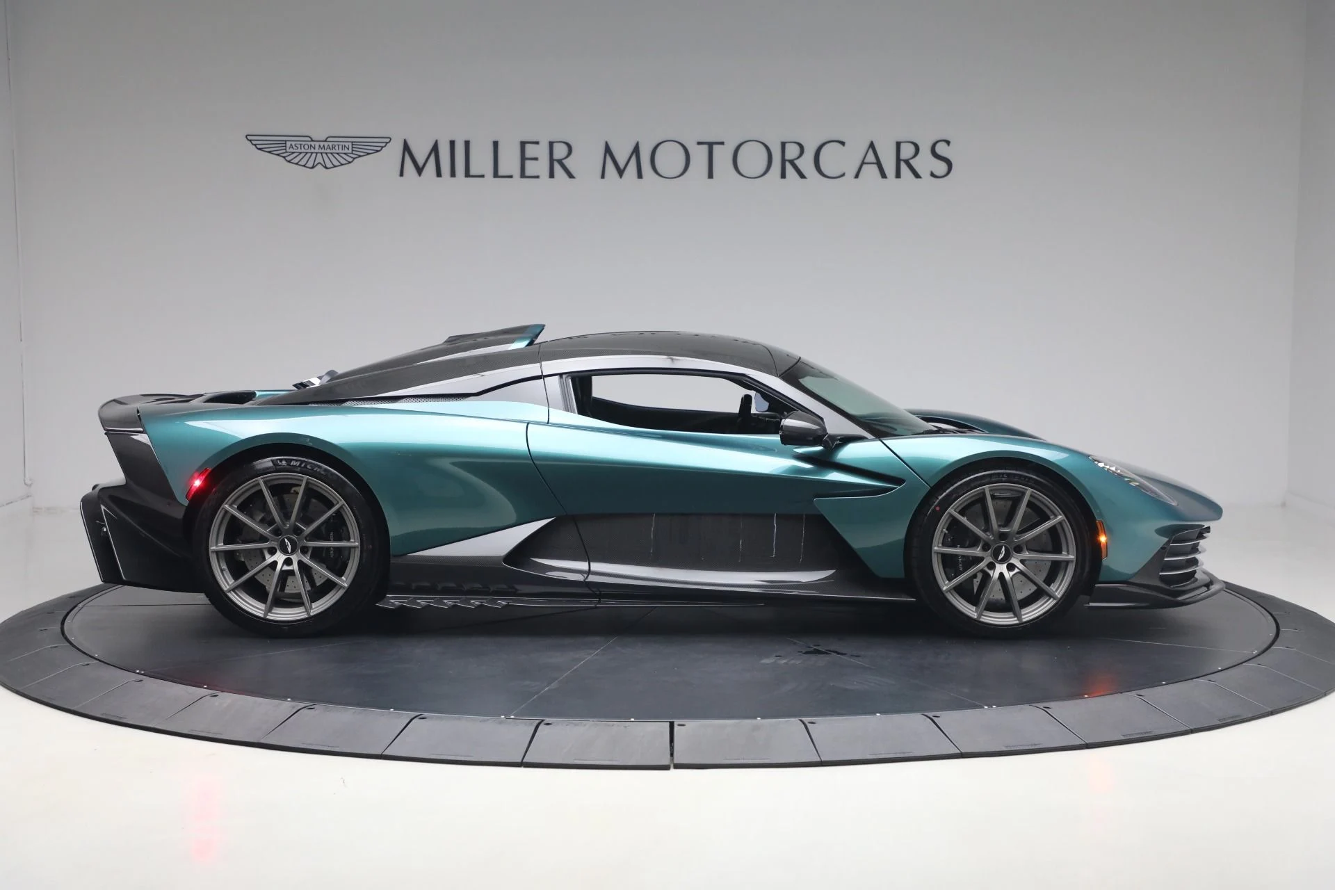 mph009_3205211107_New_2026_Aston_Martin_Valhalla_1779312471_89d79654af